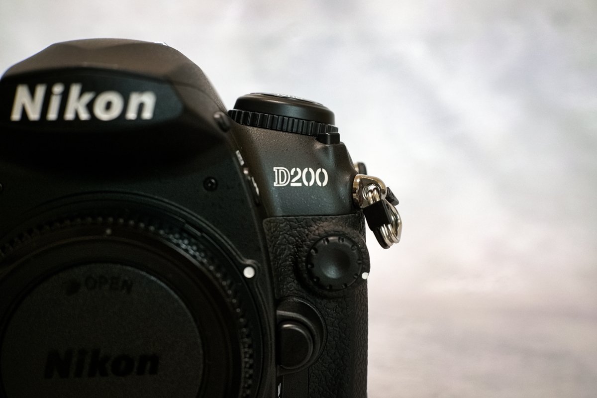 超美品 NIKON D200 箱付　説明付 ショット数 8,505枚 B616 Nikon D200 Review