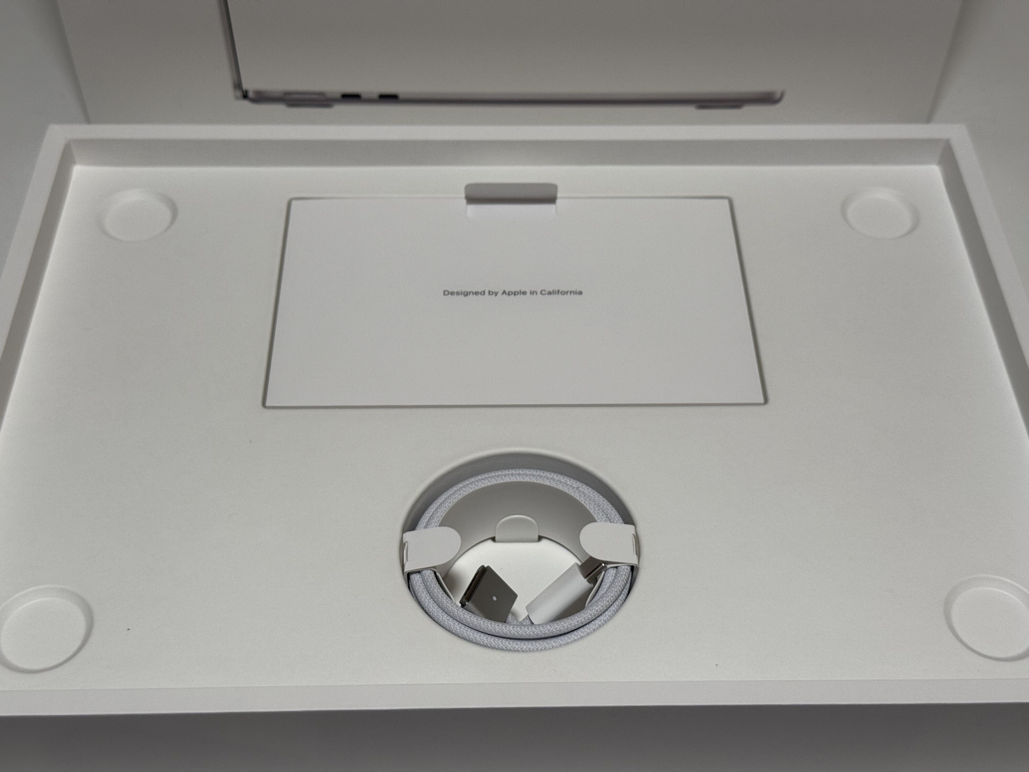 MacBook Air M4開封と初期状態｜Hiro@Toronto