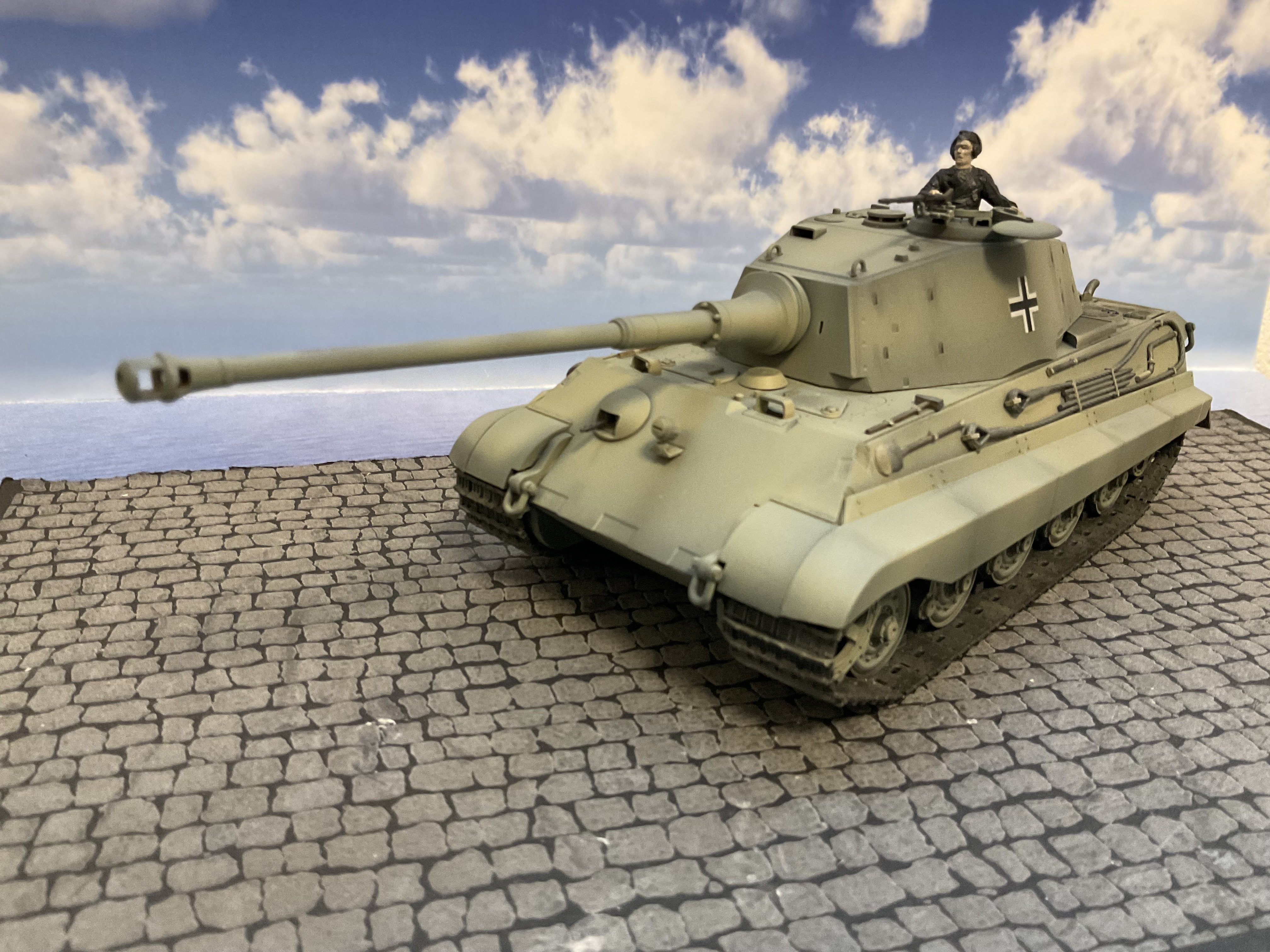 田宮キングタイガー戦車 Amazon | タミヤ(TAMIYA) 1/35 ミリタリーミニチュアシリーズ No