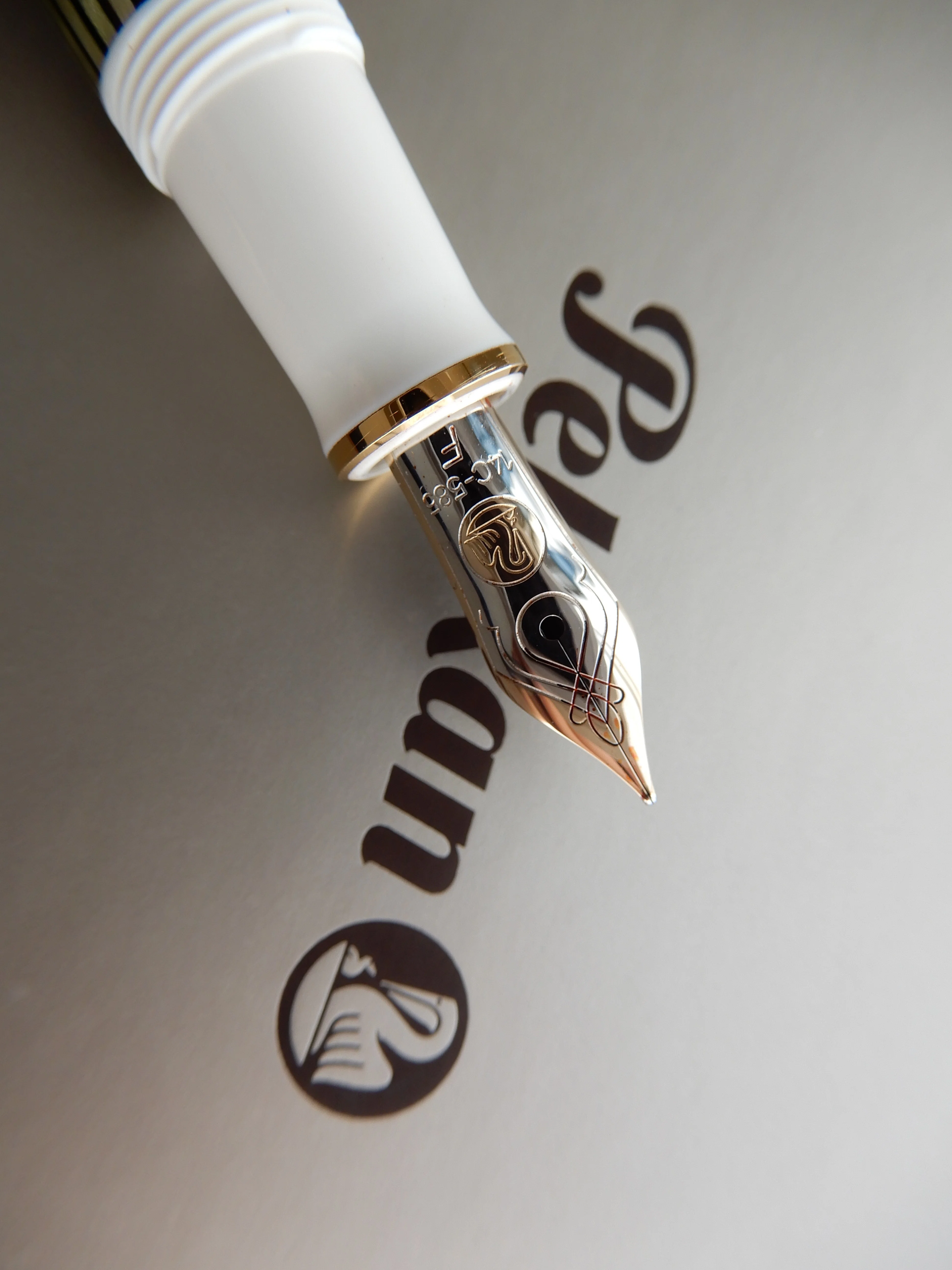 Pelikan souverän m400 white tortoise｜るありも