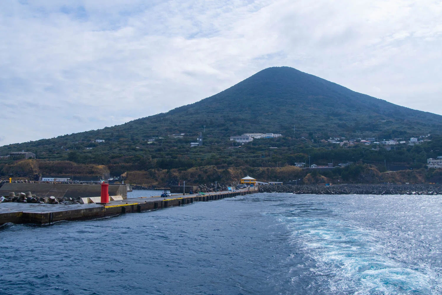椿の島 利島を登ってみた｜SOUNION