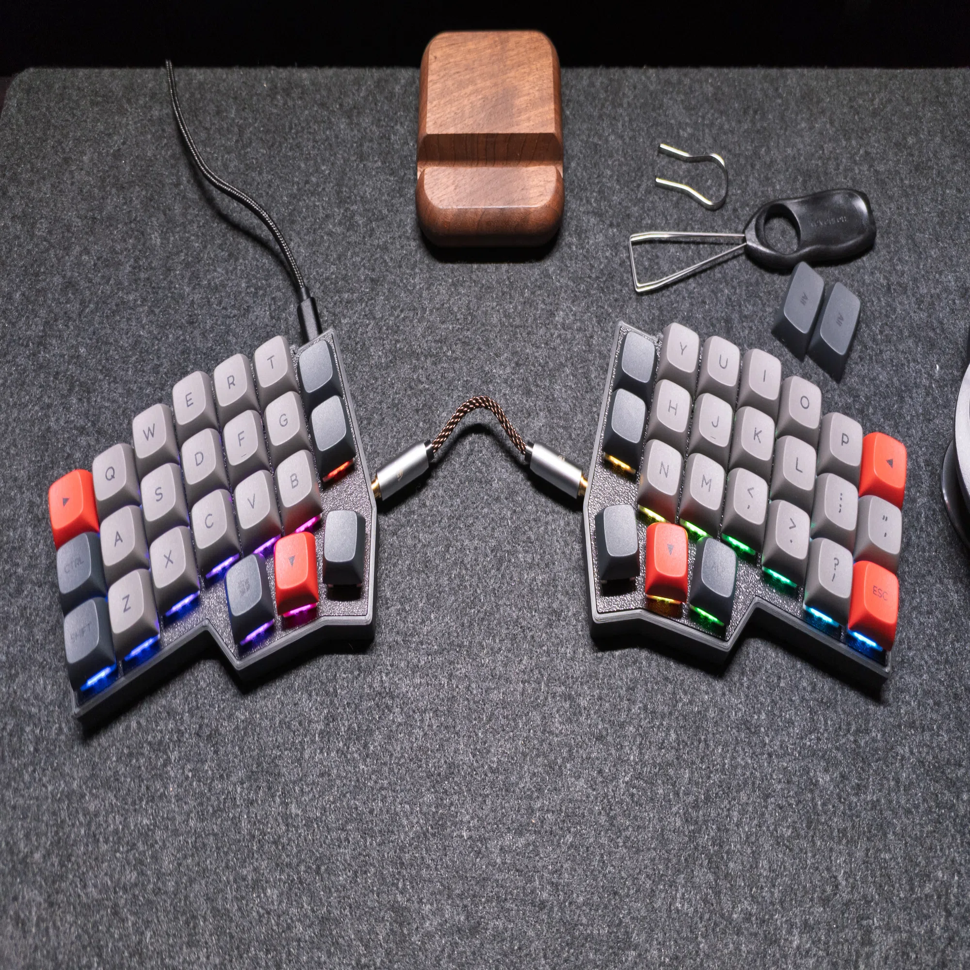 キーボード沼】Corne V4 Cherry │ 自作キーボードを使ってみた感想 