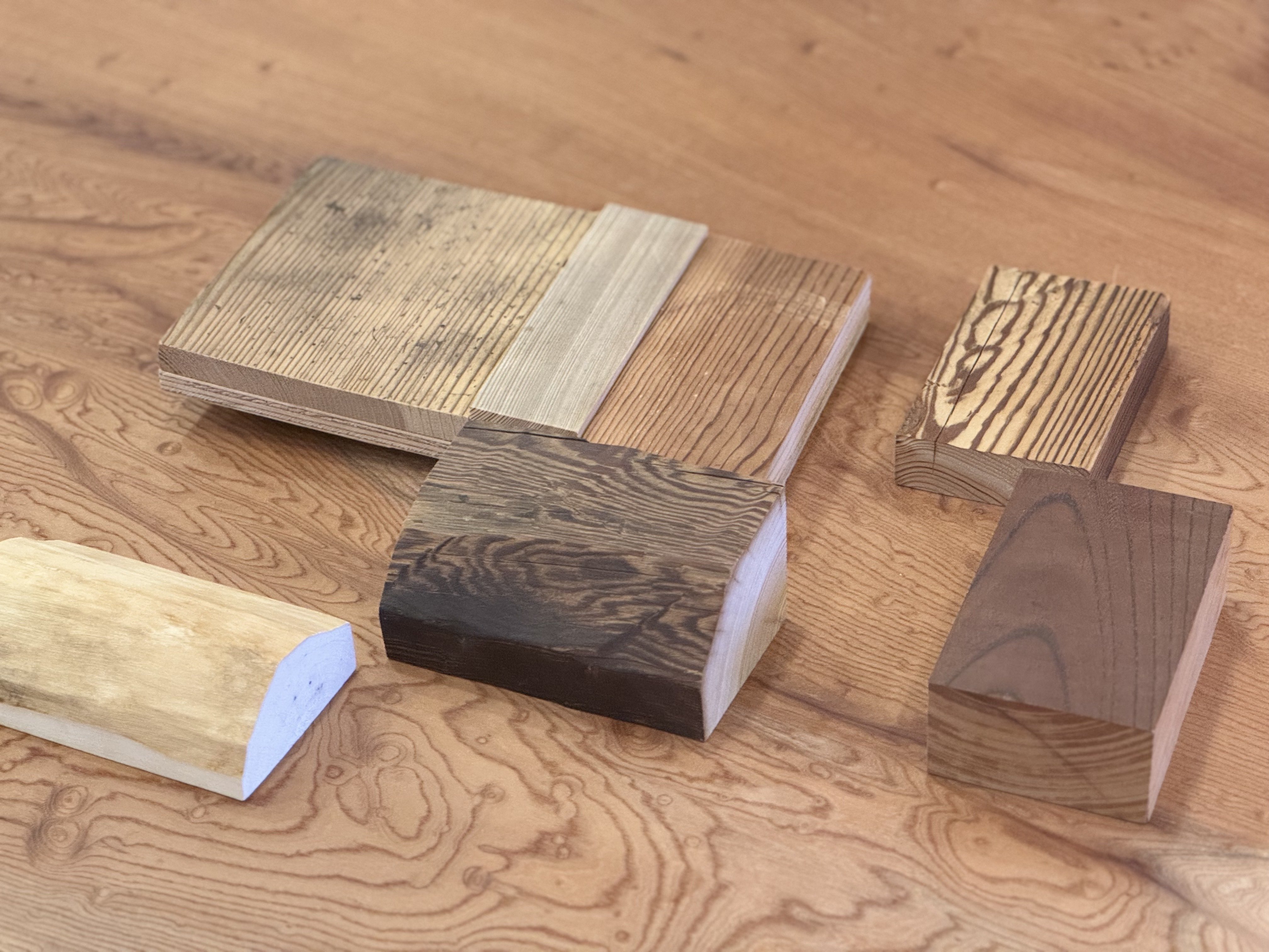 古木の板　150年以上前の古民家の材料です 古木の板 150年以上前の古民家の材料です