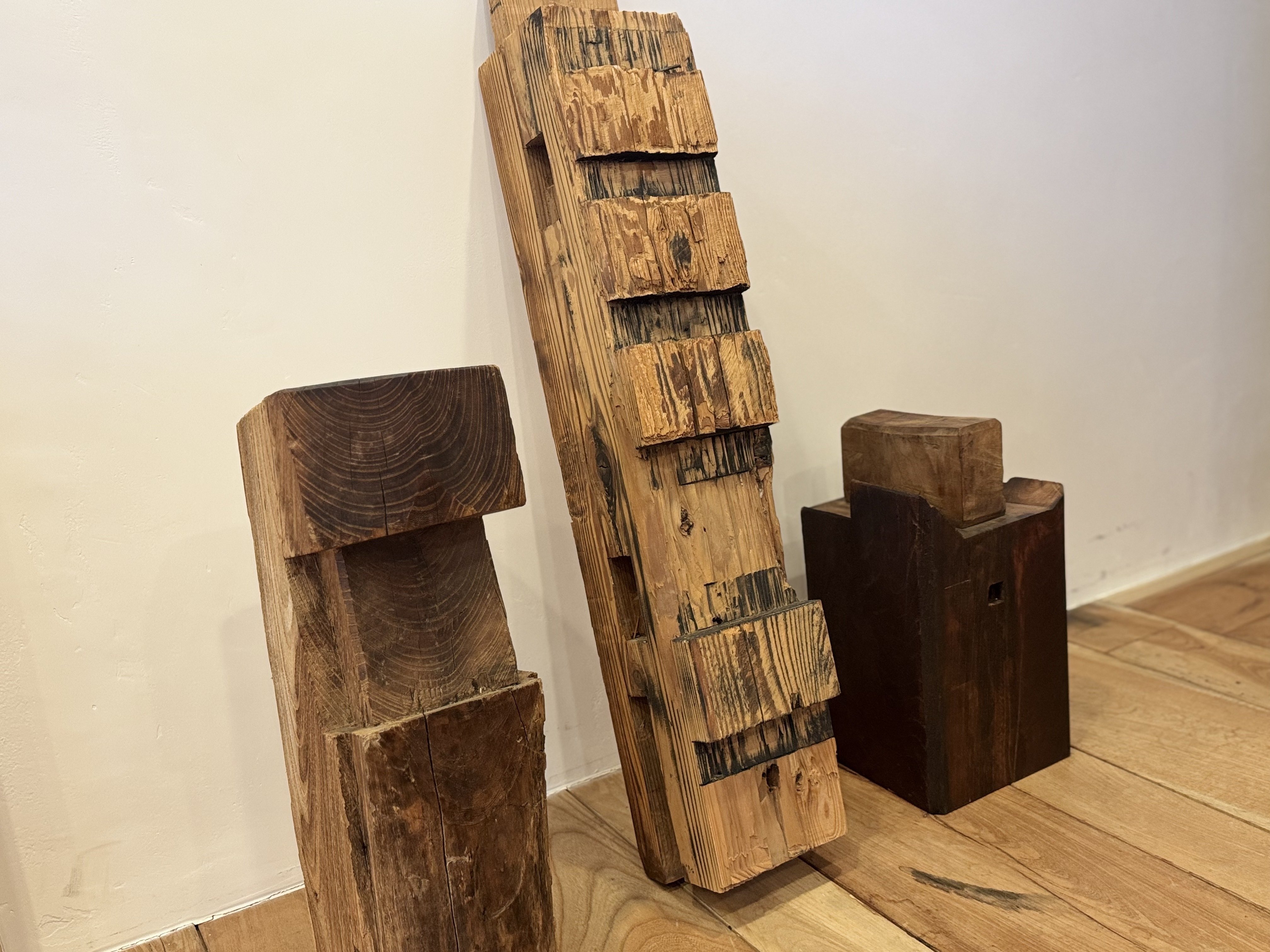 古木の板 150年以上前の古民家の材料です