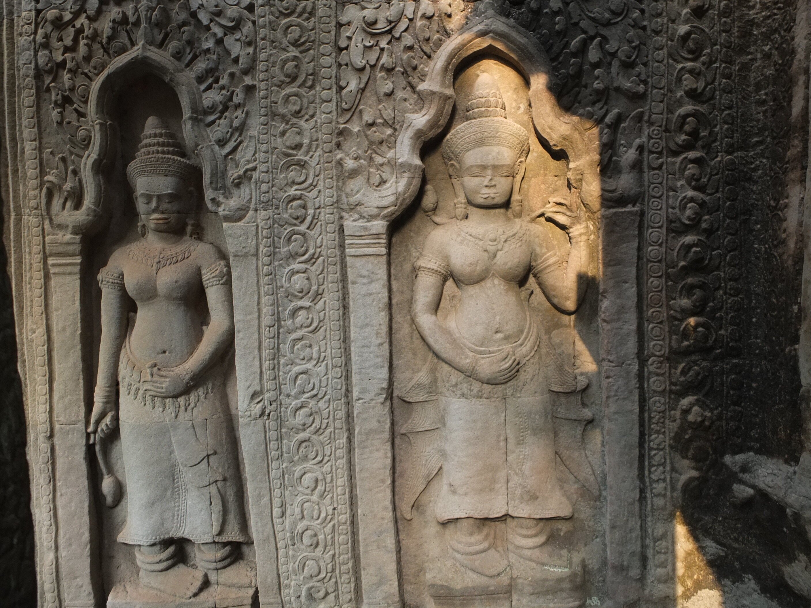 遺跡探訪112】 ジャヤヴァルマン7世の正妻・後妻像？(Preah Khan,12