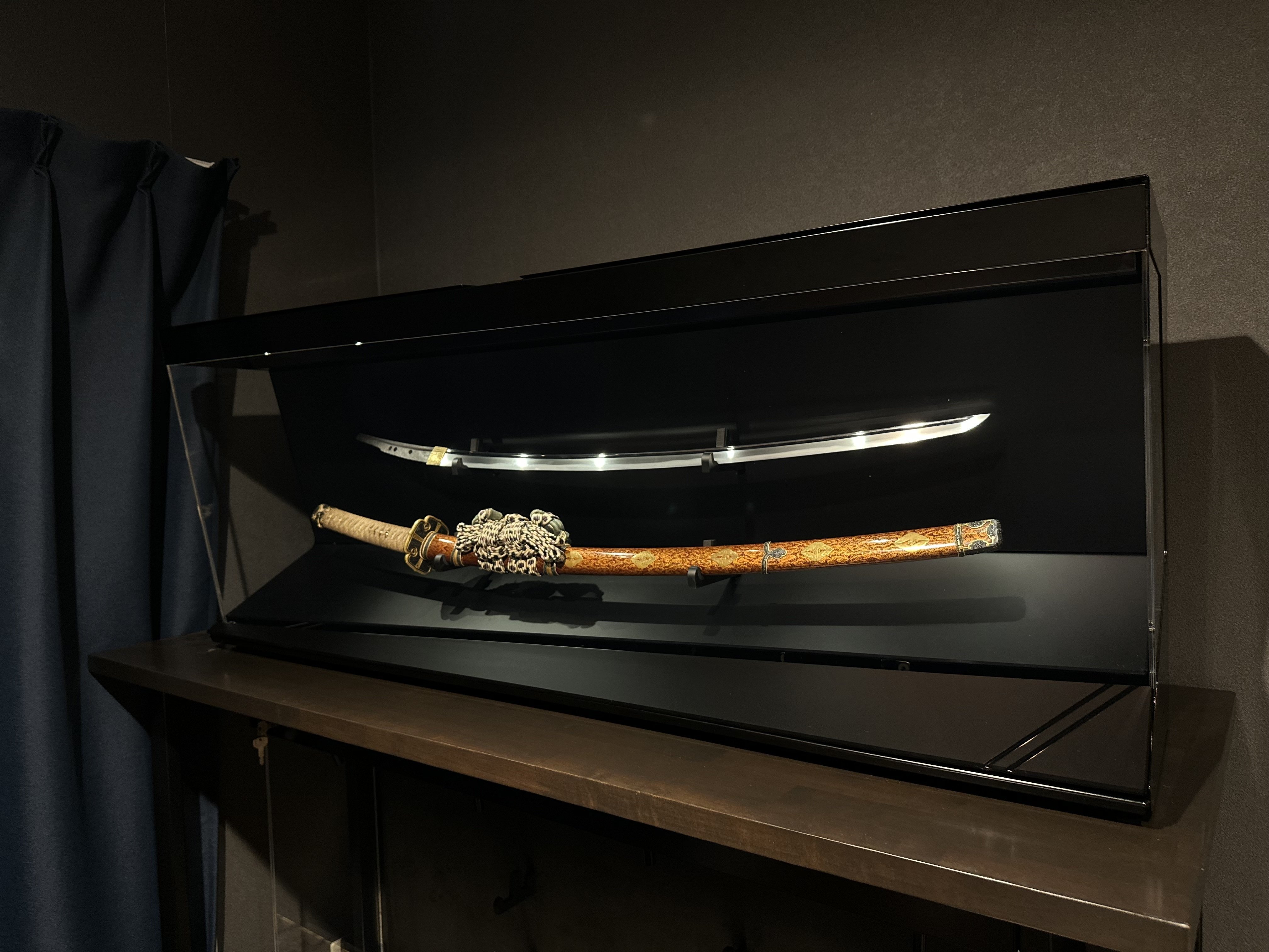 刀展示ケースEDGE⑰ 標準色完成！｜刀箱師の日本刀ブログ 中村圭佑