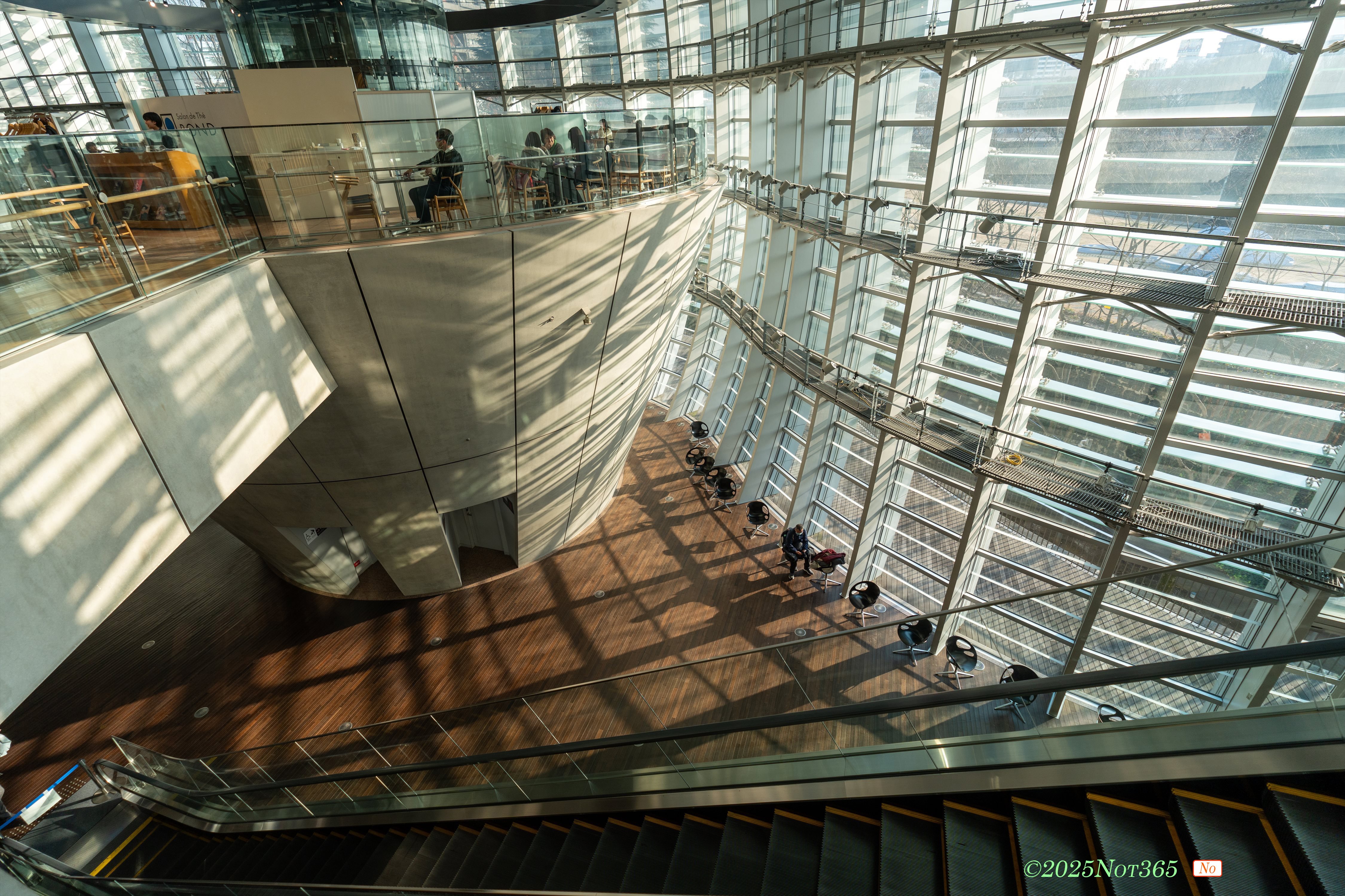 国立新美術館の建築美に圧倒された話｜not365