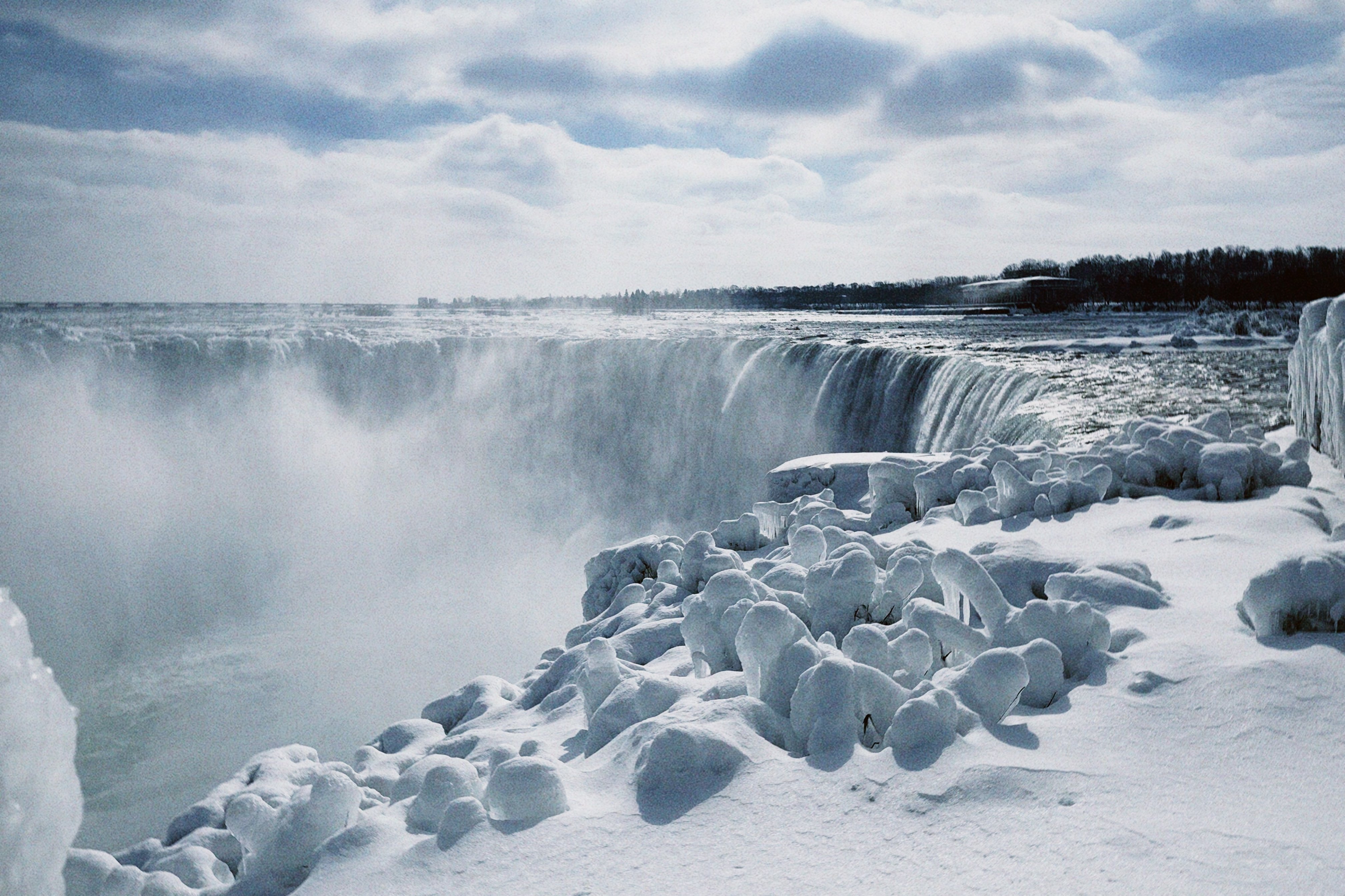 氷の結晶ふわり、銀世界（ナイアガラの滝/カナダ）｜maryo｜世界旅