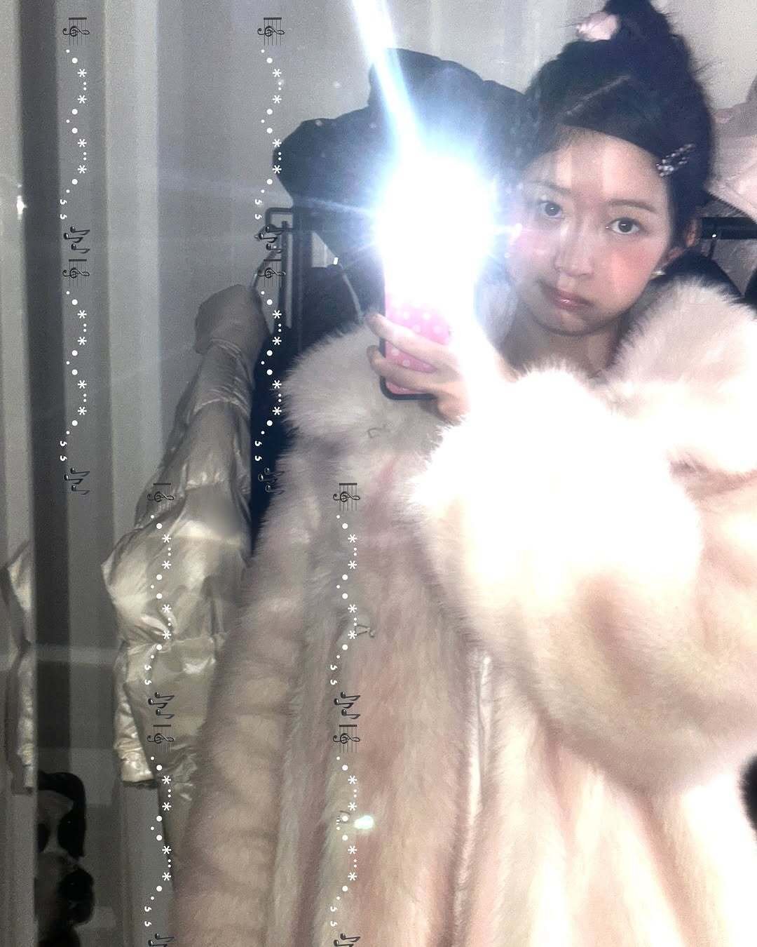 IVE レイ、ミラーセルカも愛らしい彼女の冬ファッション✨｜k_info_jp