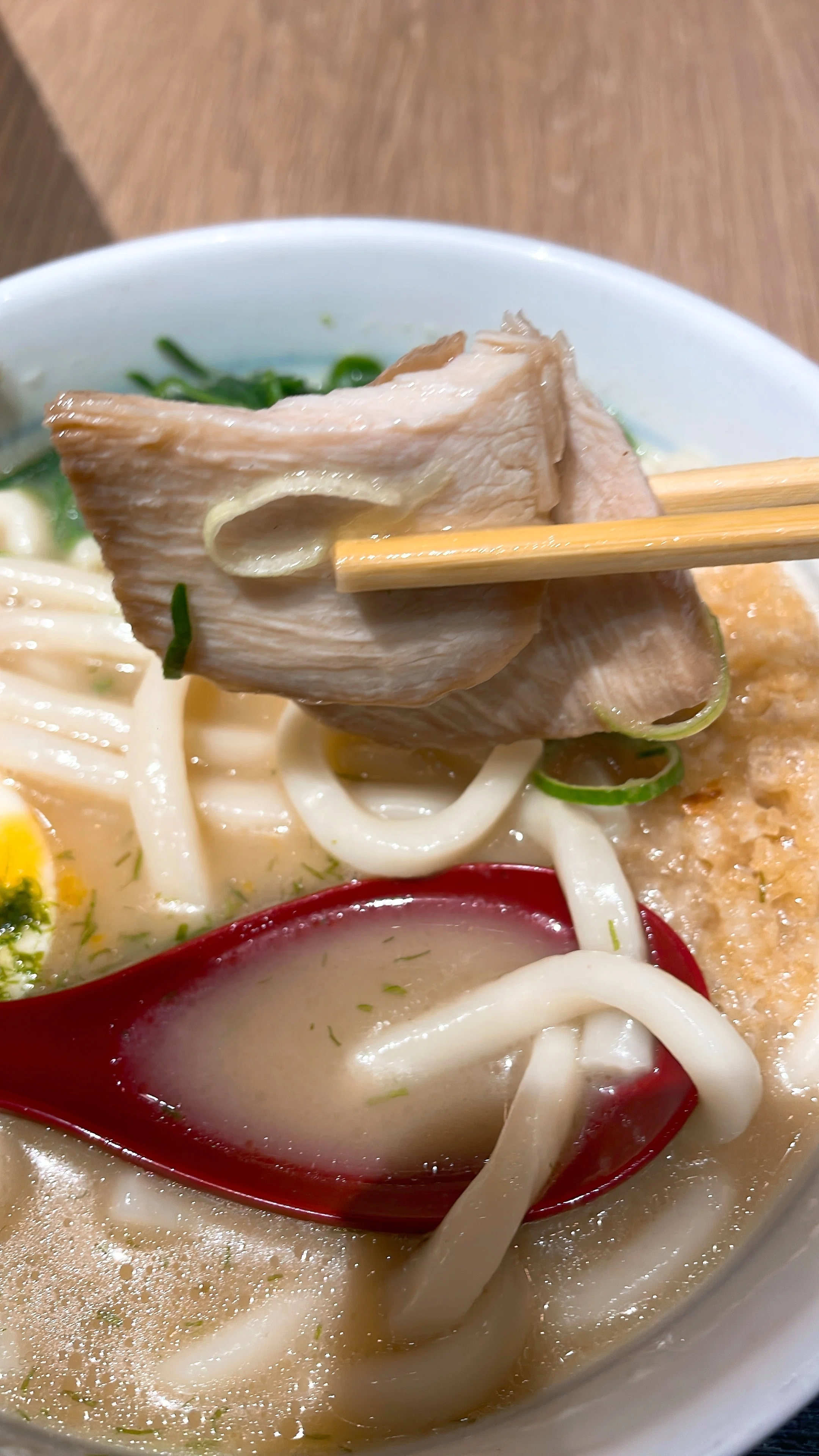 因幡うどん「博多鶏うどん」福岡空港限定！鶏の水炊きのじんわりスープ