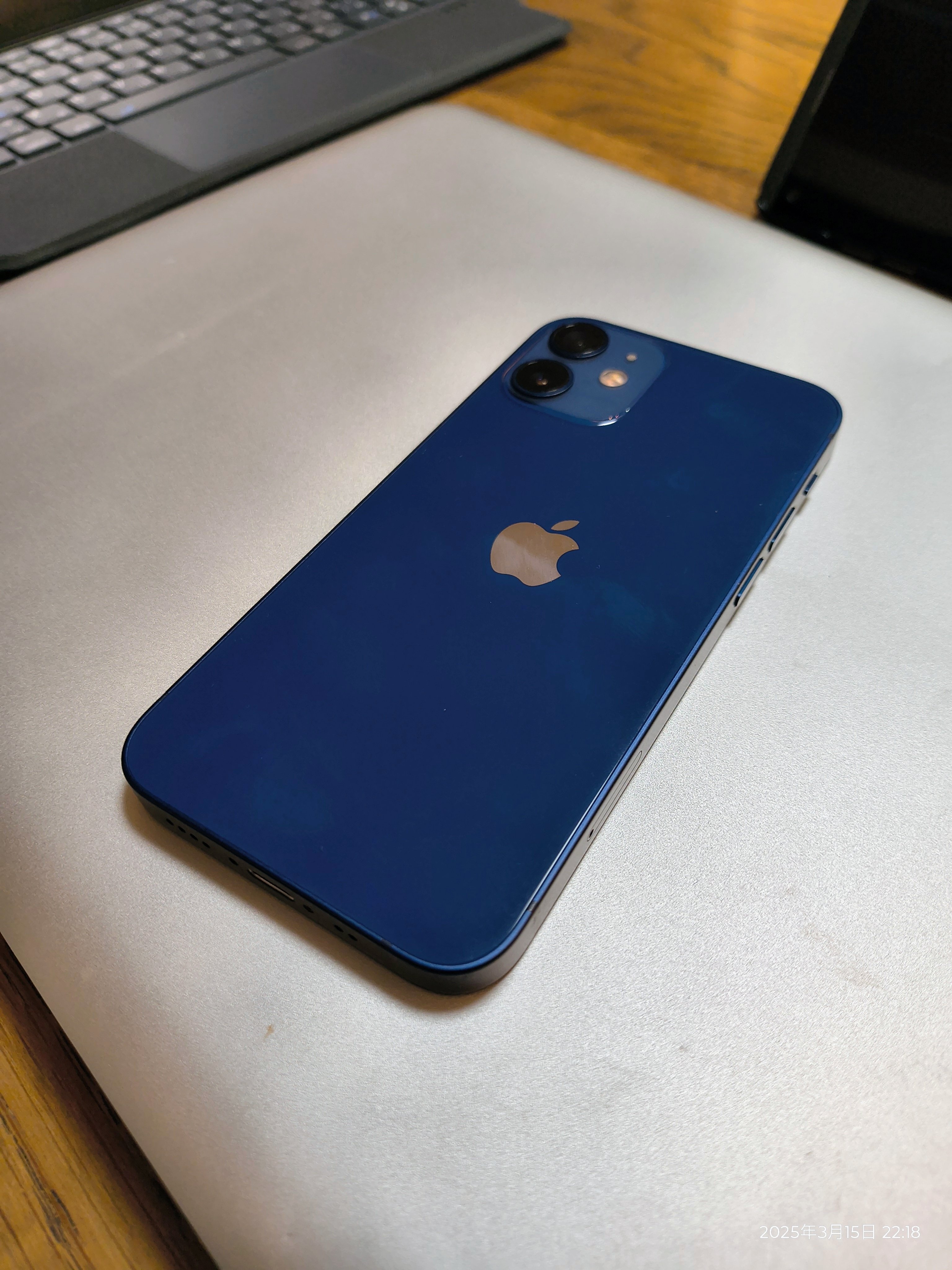 iPhone信者な私、Android乗り換えで沼りそう【motorola razr50】｜和