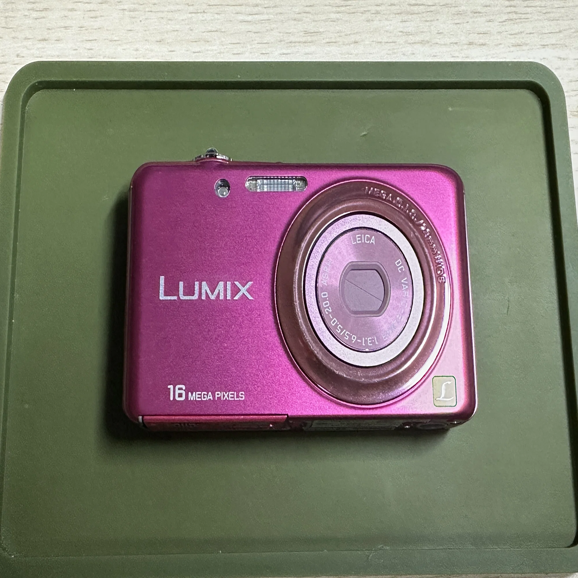 デジカメ修理】Panasonic LUMIX DMC-FH7 黒い影が映る不具合修理 分解 