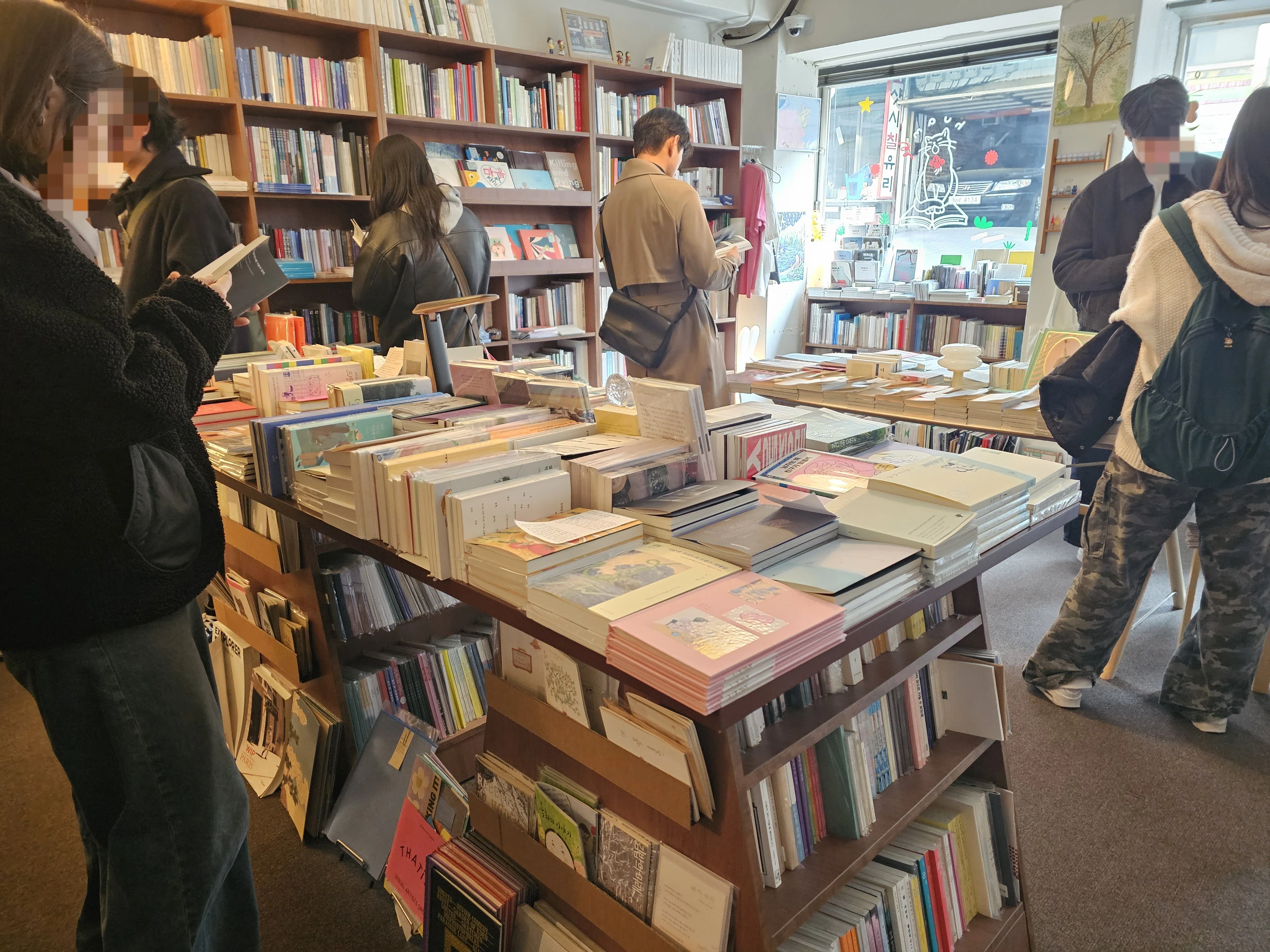 11》 韓国の独立系書店 「스토리지북앤필름 로터리점（Storage Book