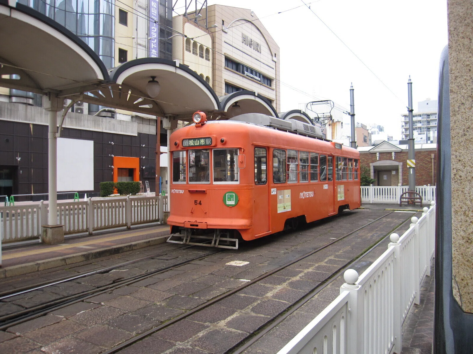 伊予鉄道自慢の「ご当地電車」｜takewaniphoto