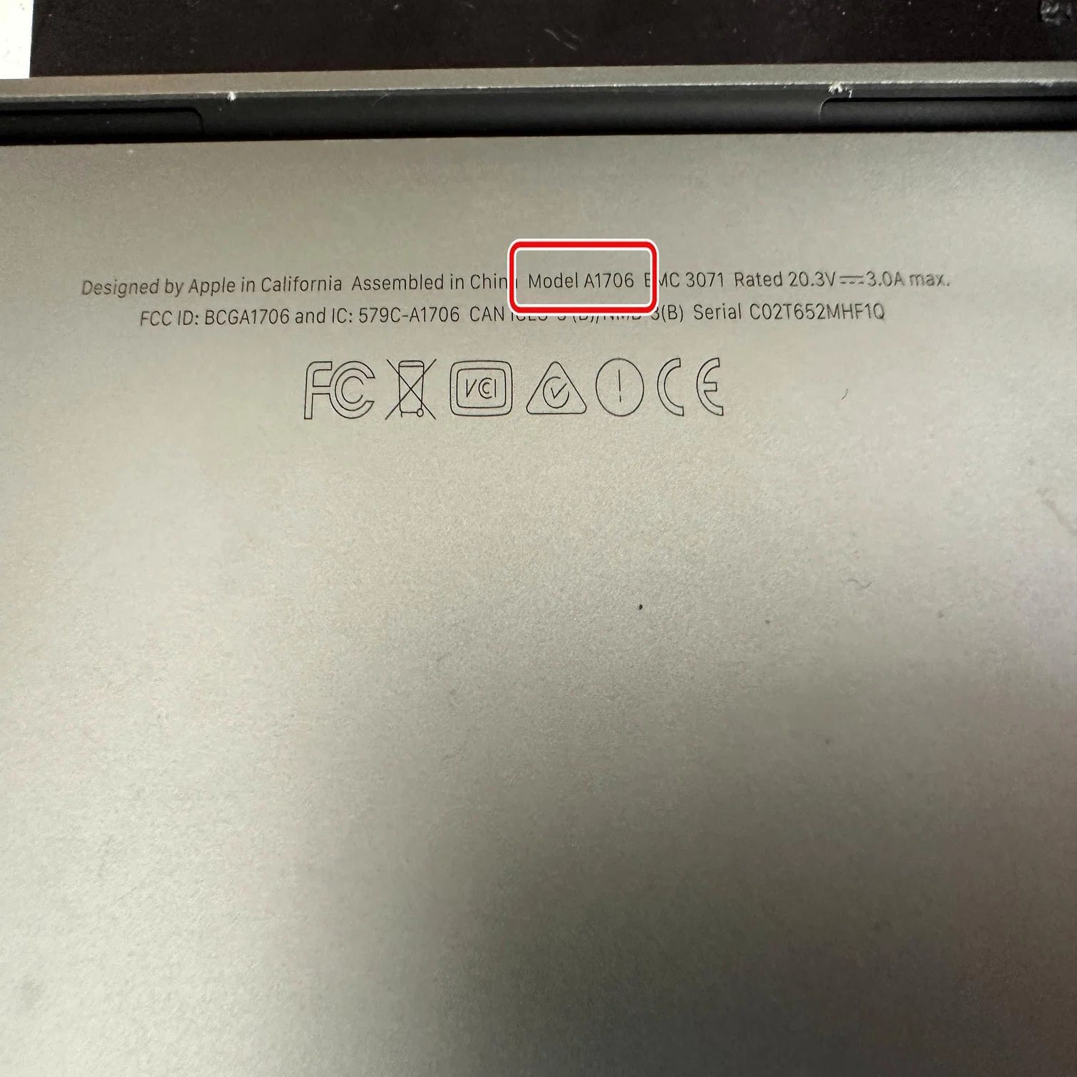 MacBookPro A1706のバッテリー交換を18480円で対応中！劣化による膨張 