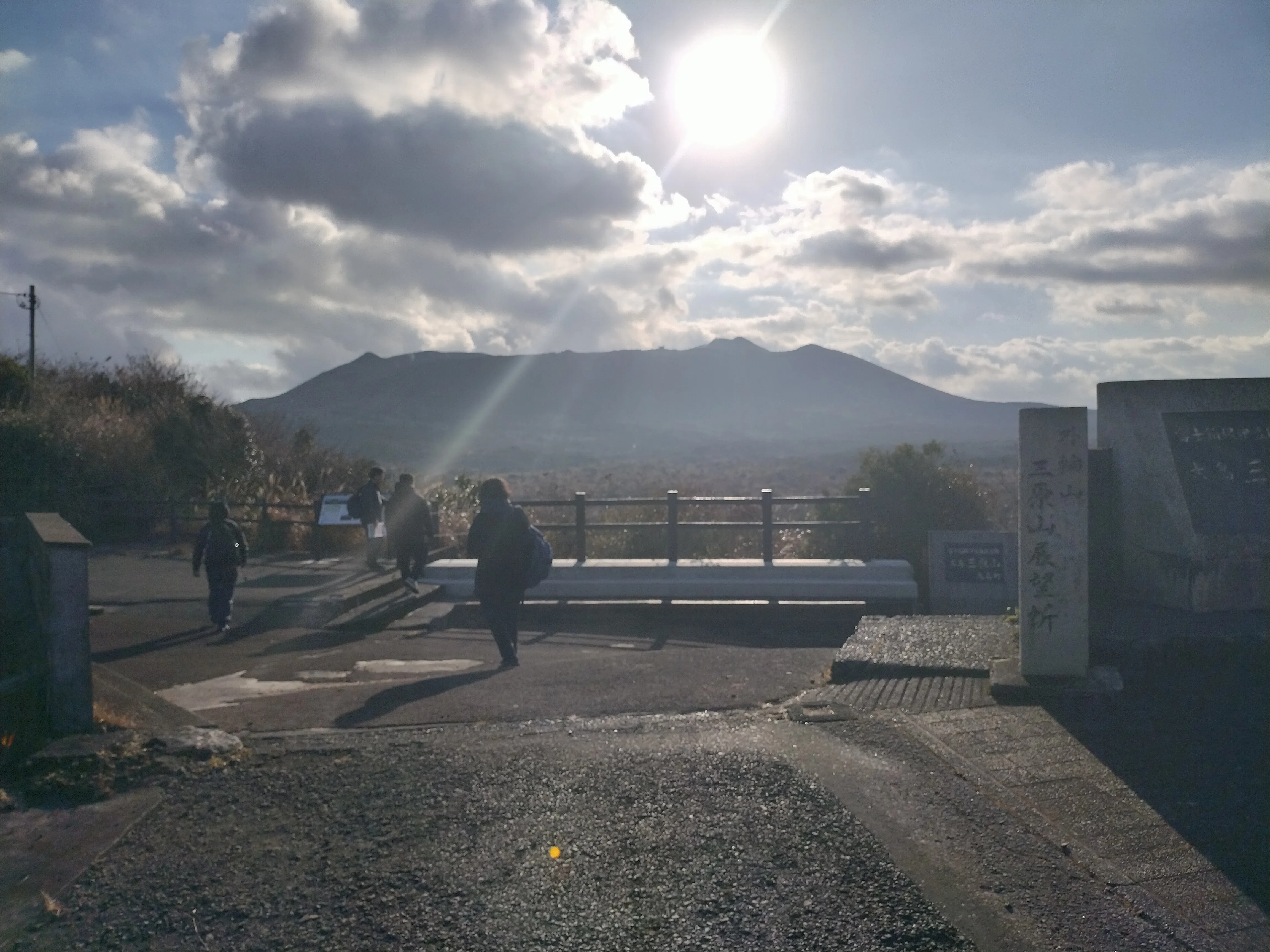 新春大島ハイキングひとり旅③三原山お鉢巡りと表砂漠｜sumire