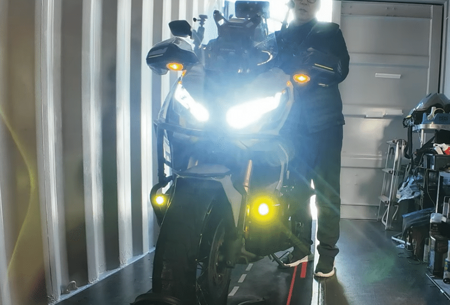 【フォグランプ】走行中に2色切りかえできます！ 2色切替フォグランプを付けてみた～安全性とデザイン性を両立～｜自