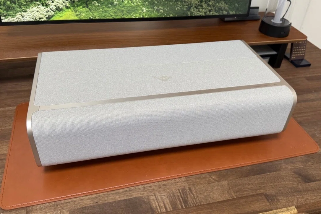 Aladdin Marca Maxレビュー！狭い部屋でも映画館級の大画面！超短焦点プロジェクターの実力とは？