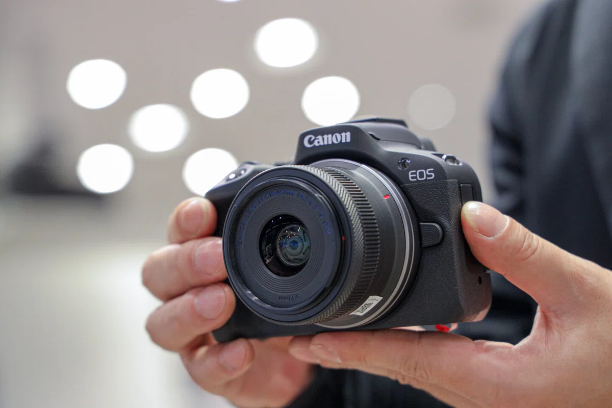 ☆Canon EOS 持ち合わす kiss X7☆S数約2400回○美品