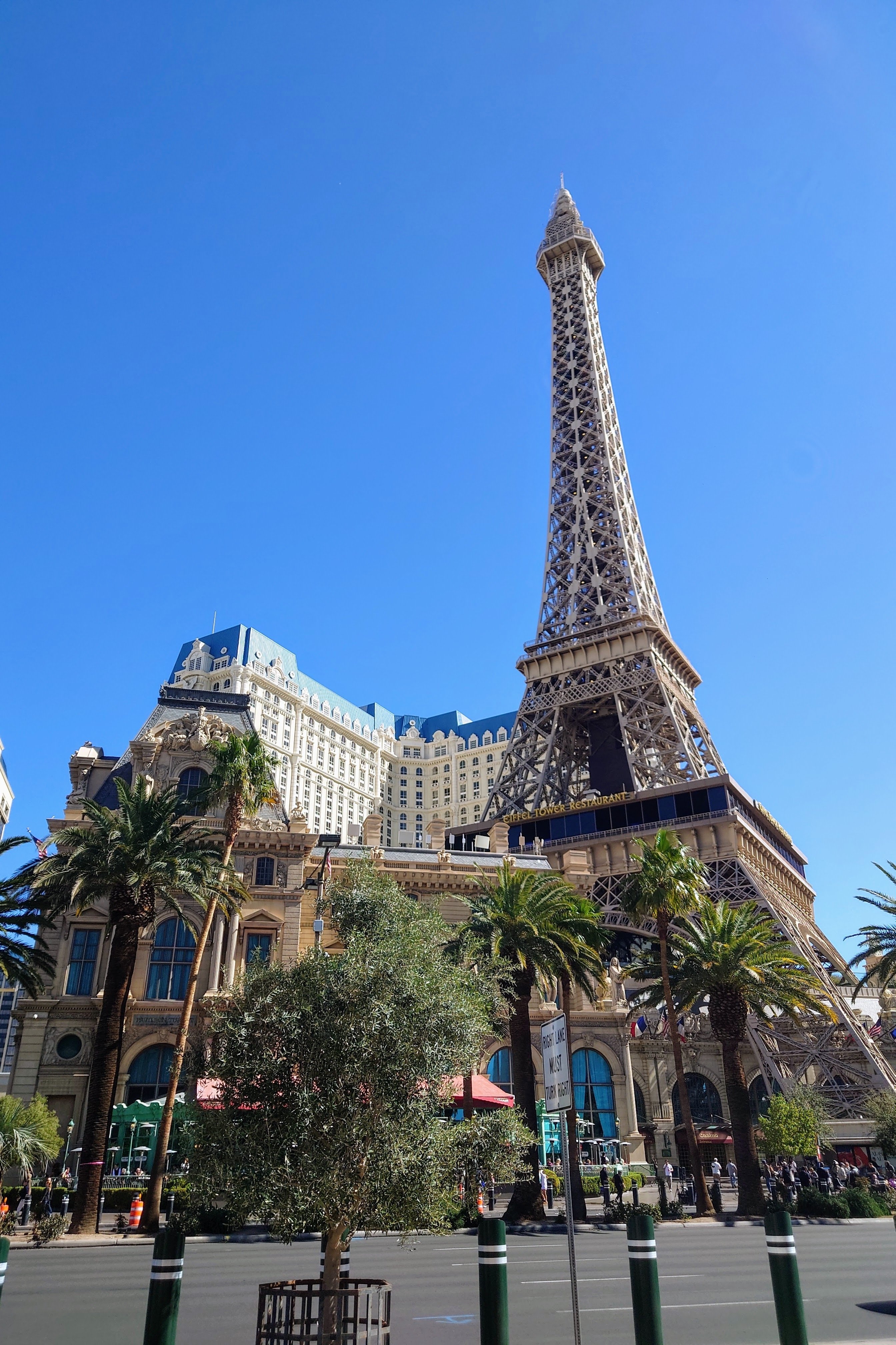 Scans show both sides of two different MGM Grand chips. 30