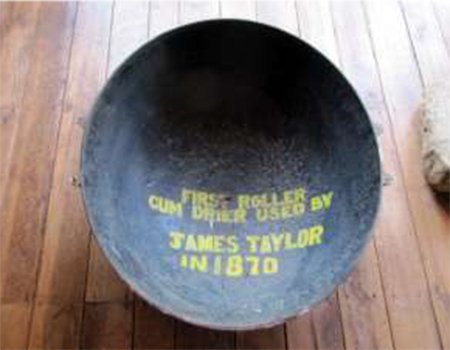 Taylorの最初のティーローラー兼乾燥機 THE HISTORY OF CEYLON TEAより