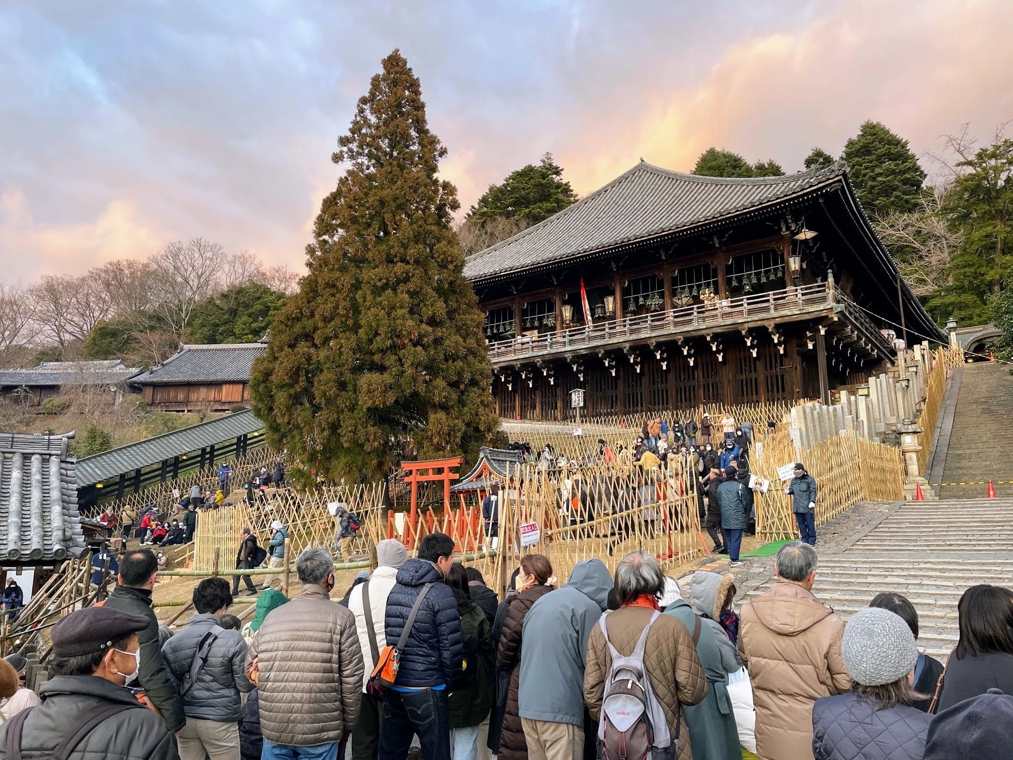 Todai-ji Nigatsu-do Omizutori: 4 Listening to the Rites｜美術館と