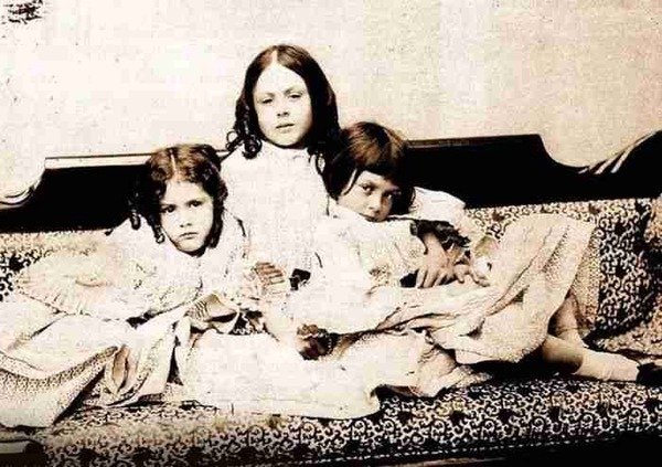 不思議の国のアリス』ルイス・キャロル1865年｜Pacific Books