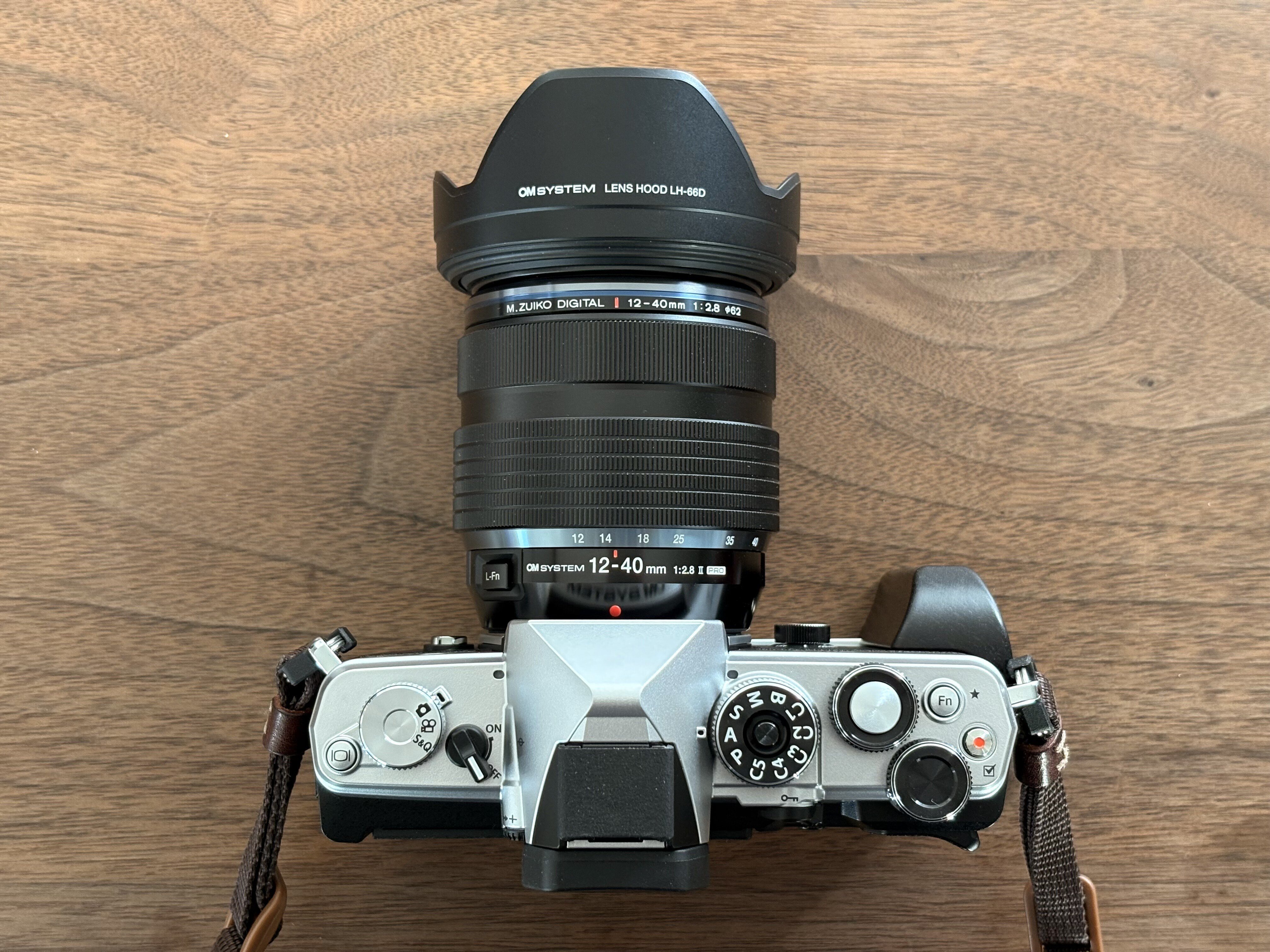 さ*こ様 カメラハンドグリップ　OM-3用 OMSYSTEM OM-3 用 海外製 グリップ 付 牛革カメラケース 牛革