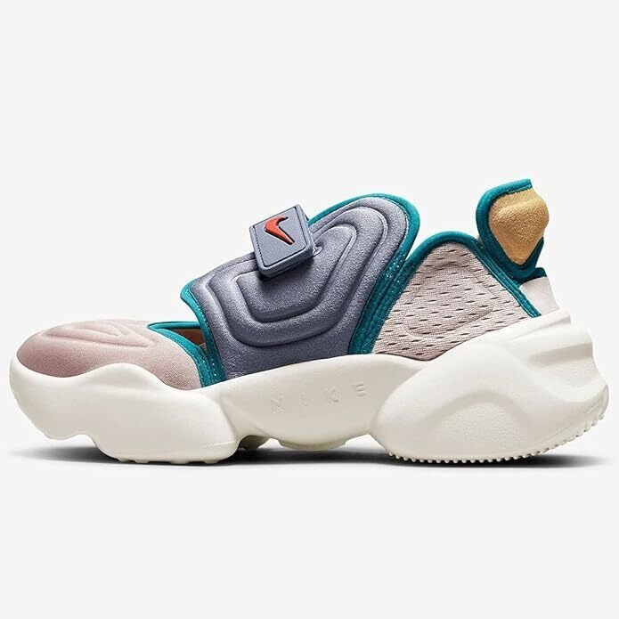 ナイキ アクア リフト W AQUA RIFT」——未来的なデザインと快適さ