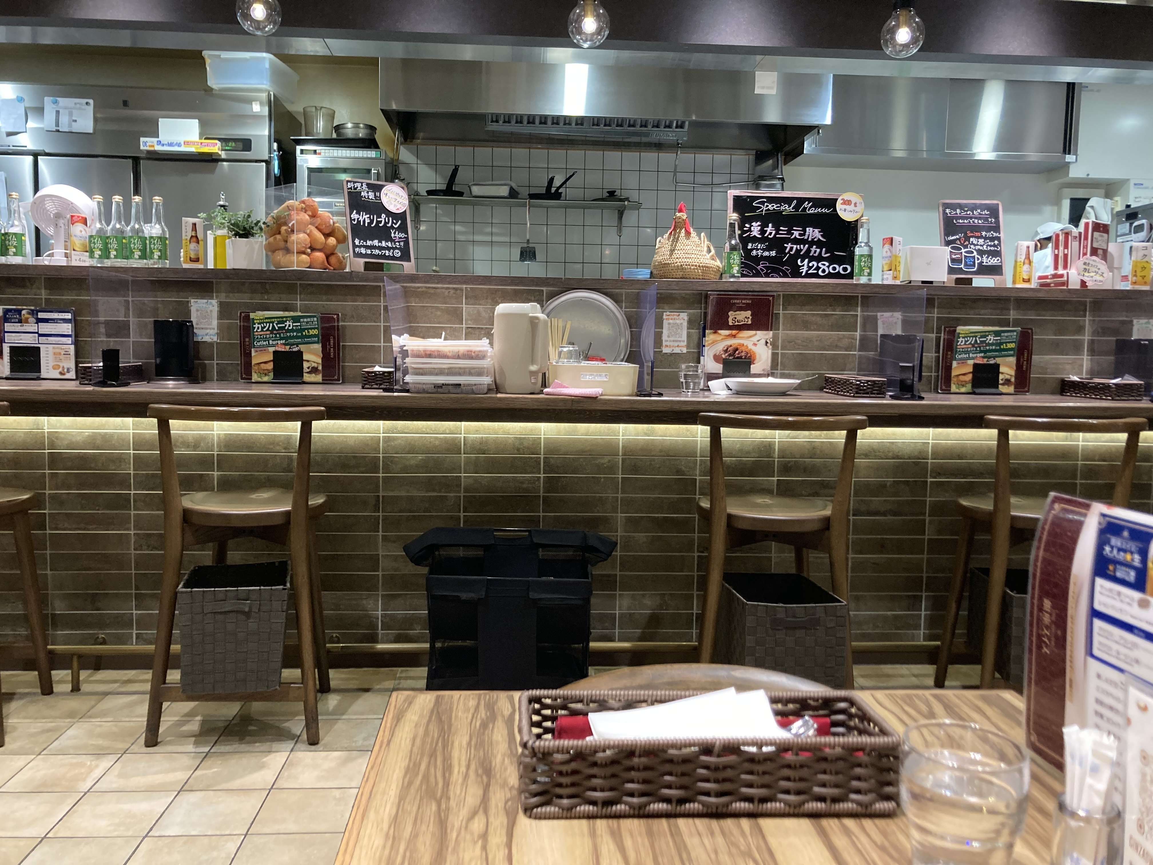 ヤエチカ「TOKYO CURRY QUARTET」の「銀座スイス🇨🇭」でカレーランチ