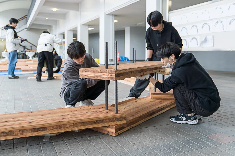 デザインの発想を支え、かたちにする — CLT積層ベンチの製作サポート