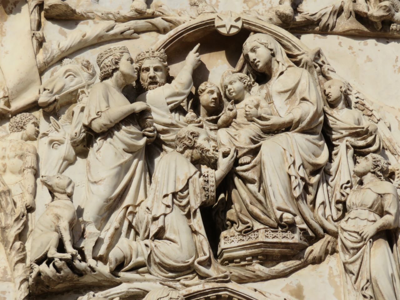 オルヴィエート大聖堂徹底解説①ファサードのレリーフに描かれた