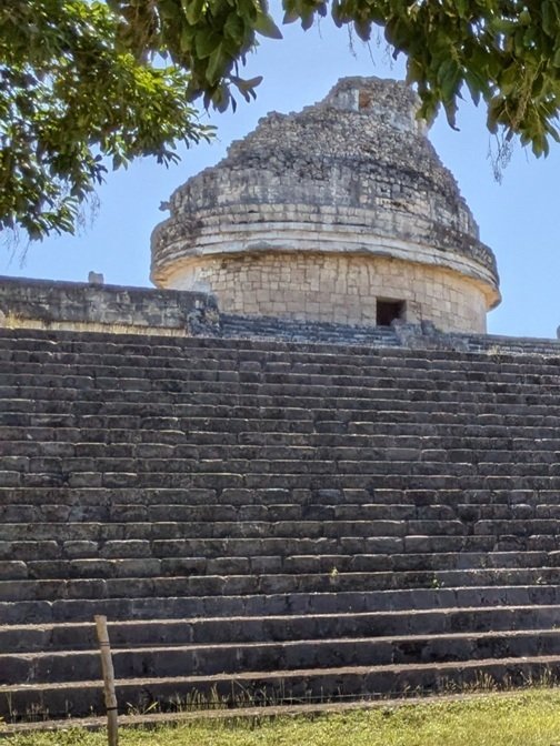 往復800円のバスで】世界遺産:チチェン・イッツァへ｜個人旅行スキ子