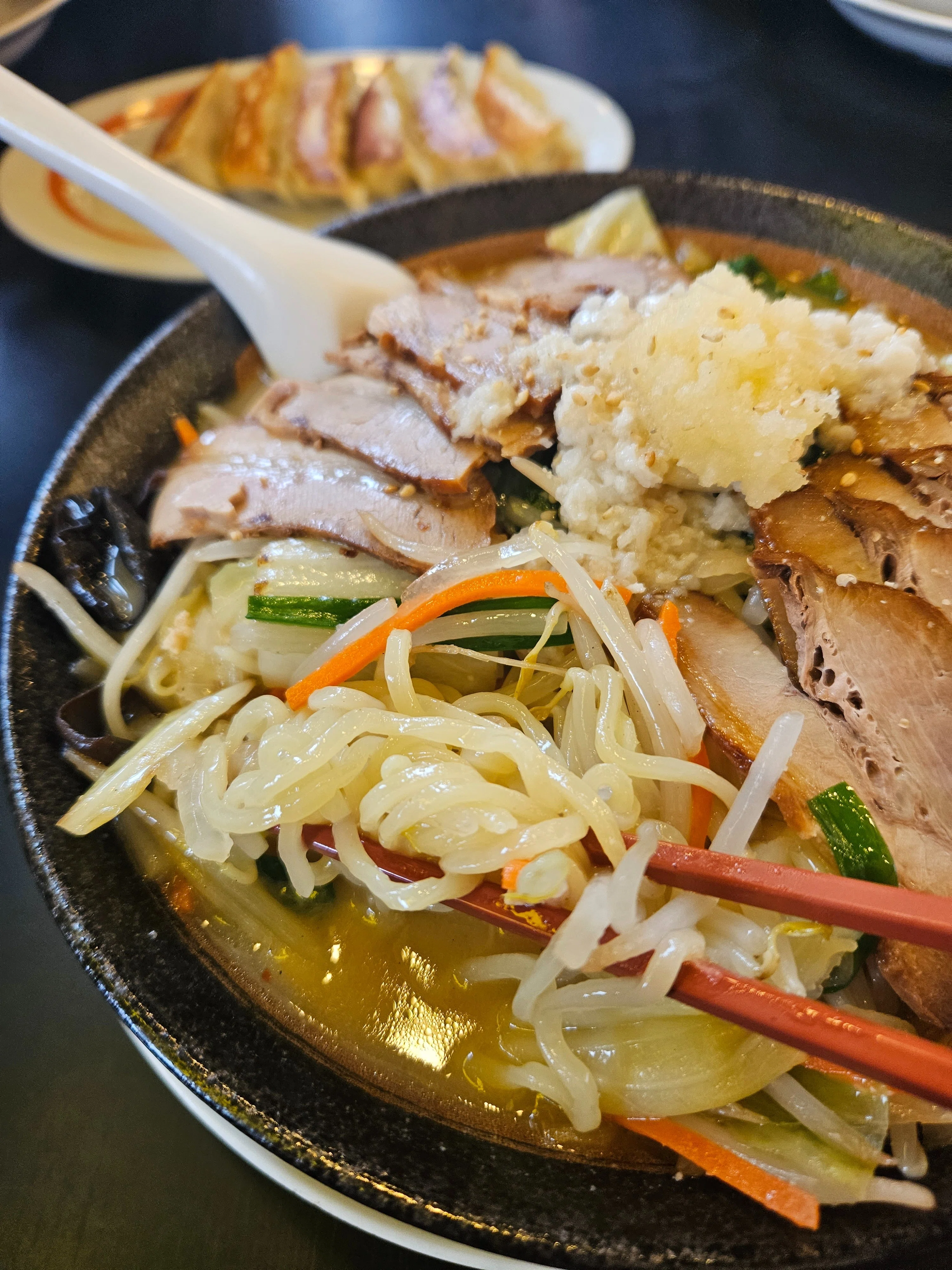 期間限定】背徳の極み！野菜450g＆にんにくに背脂たっぷりの二郎系