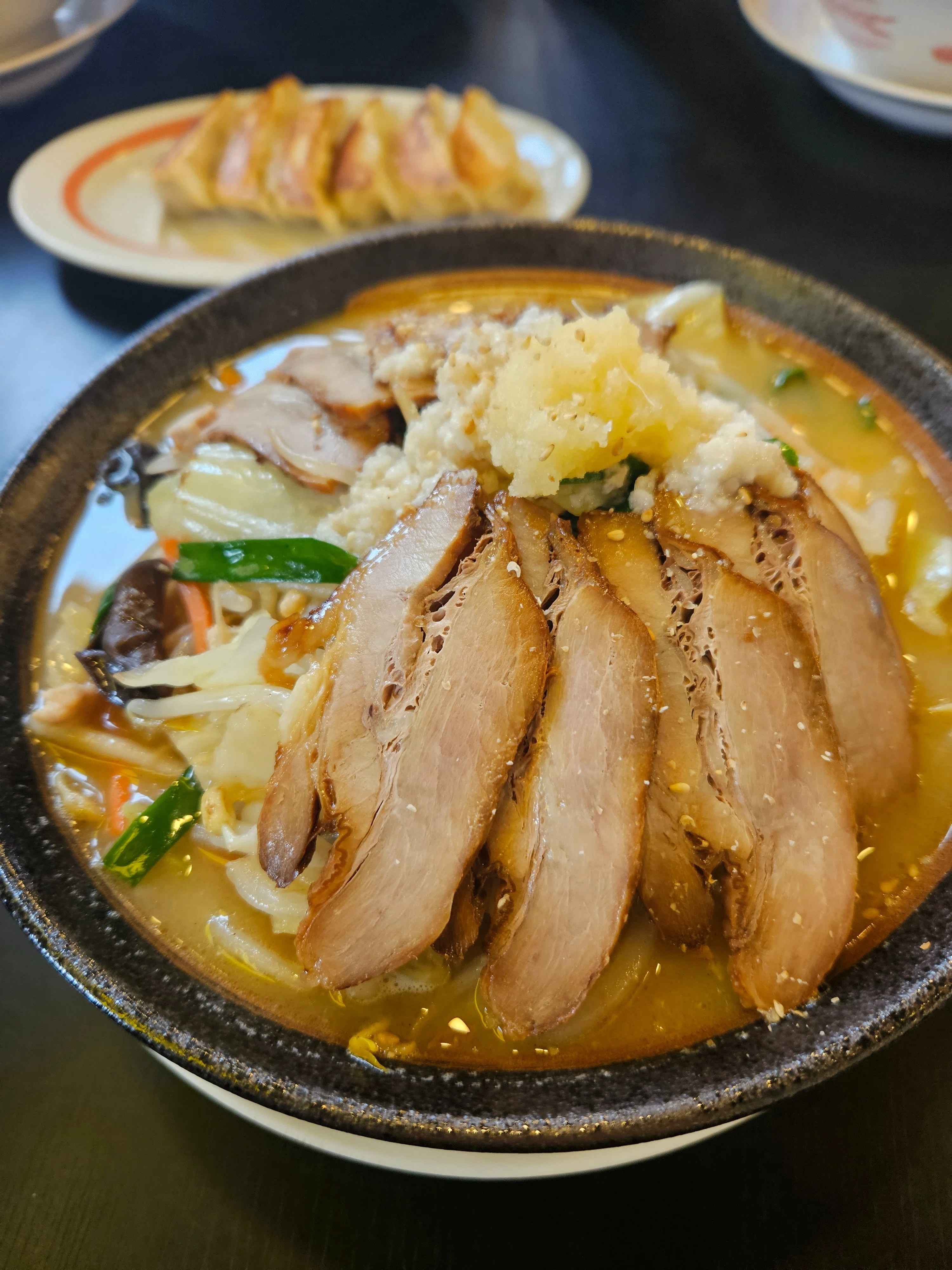 期間限定】背徳の極み！野菜450g＆にんにくに背脂たっぷりの二郎系