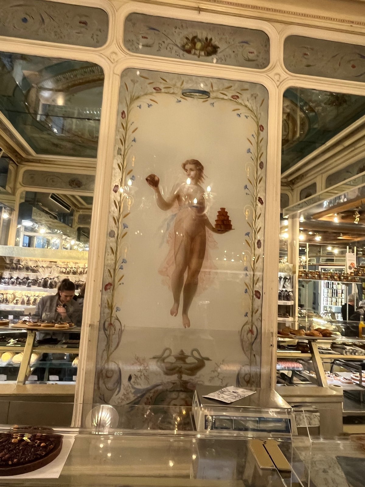 パリ レ・アル周辺の道具屋とお菓子屋さん（2025年3月）｜Tomomi  