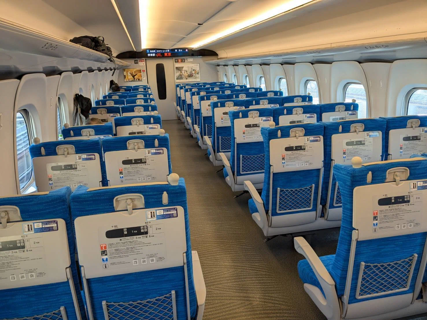 新幹線の座席のリクライニングのデザイン③ - 前後どちらが空席