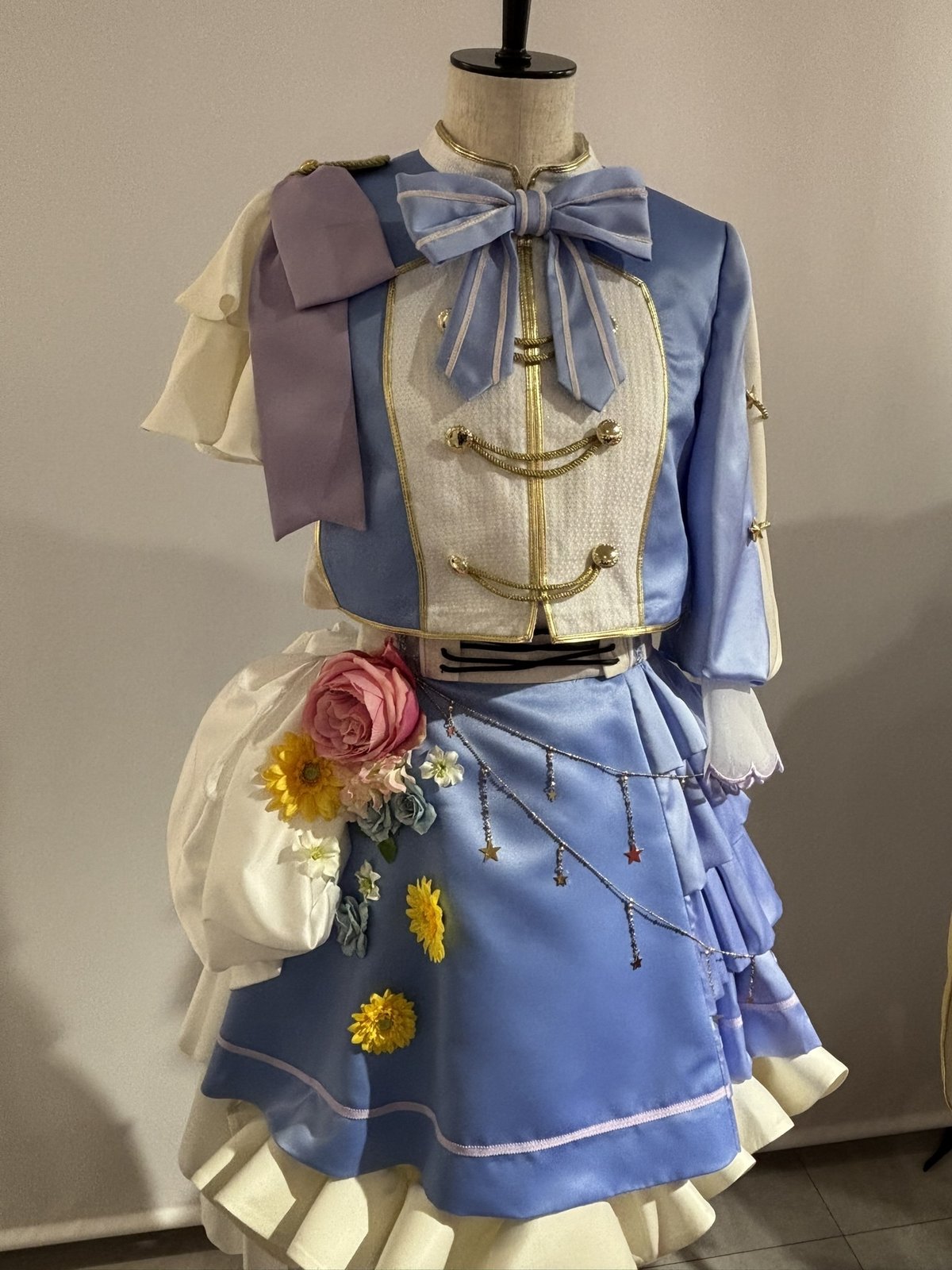 スカートまくっている画像 