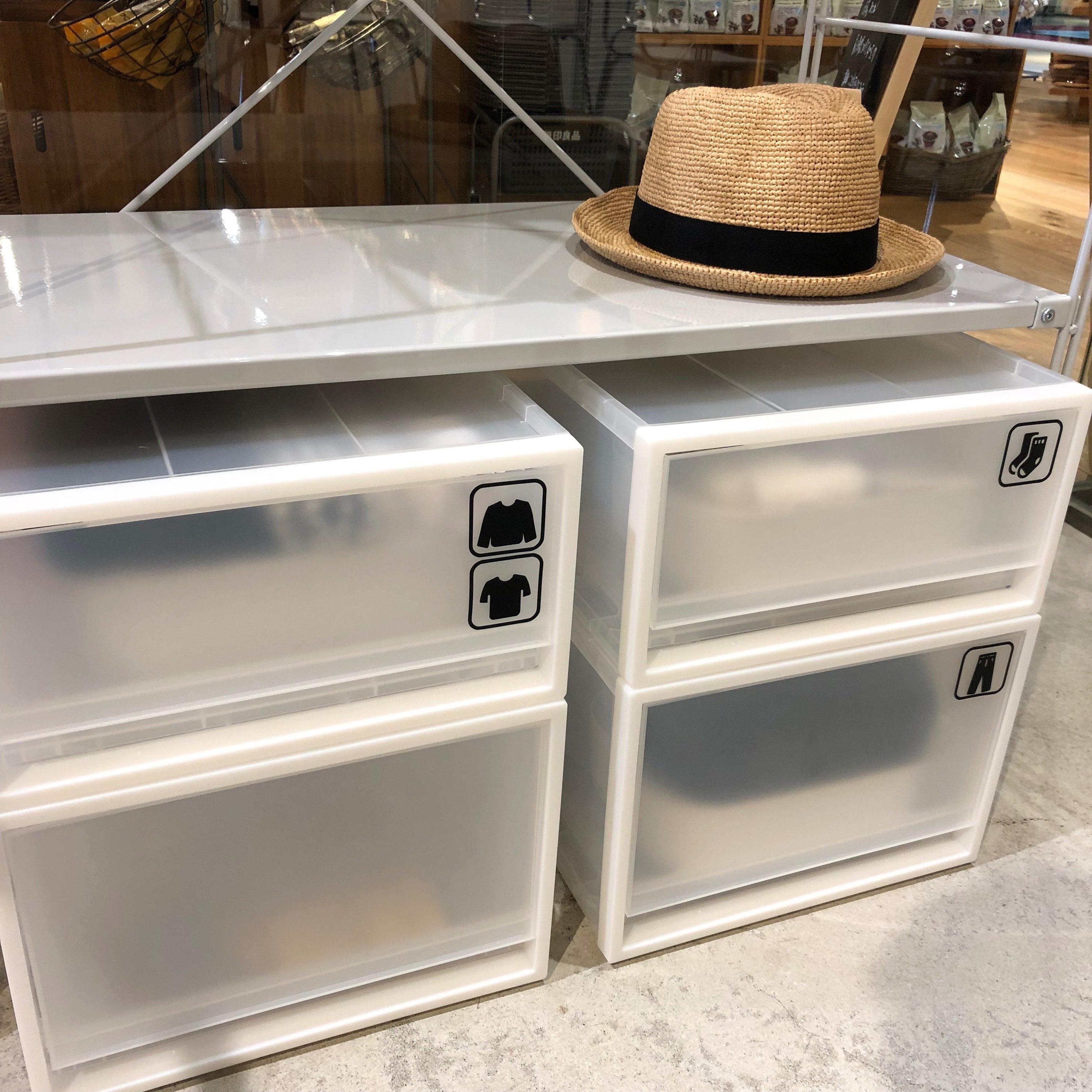 サインペンでグリグリと塗り潰すだけで、段ボール箱のラベリングが