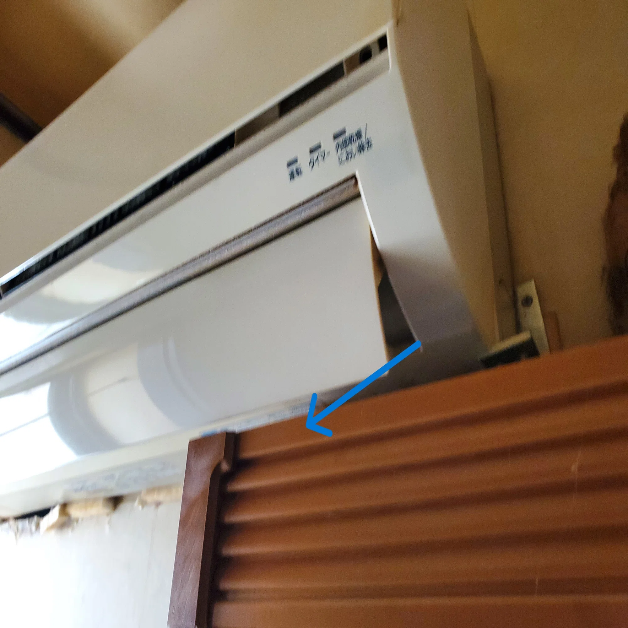エアコン ルーバー 向き