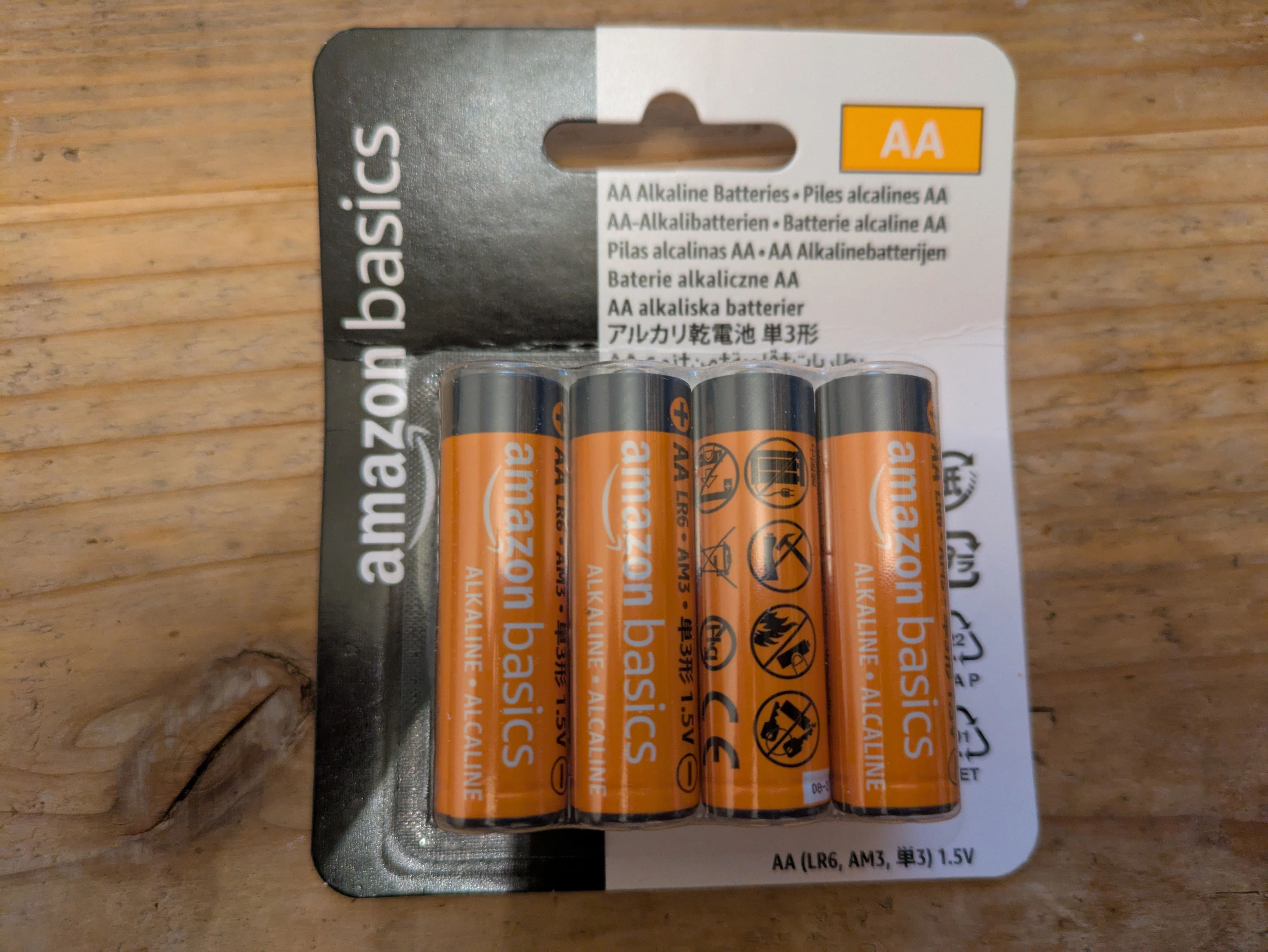 Amazonベーシック】「乾電池 単3形 単三電池 アルカリ 保存期限10年 8