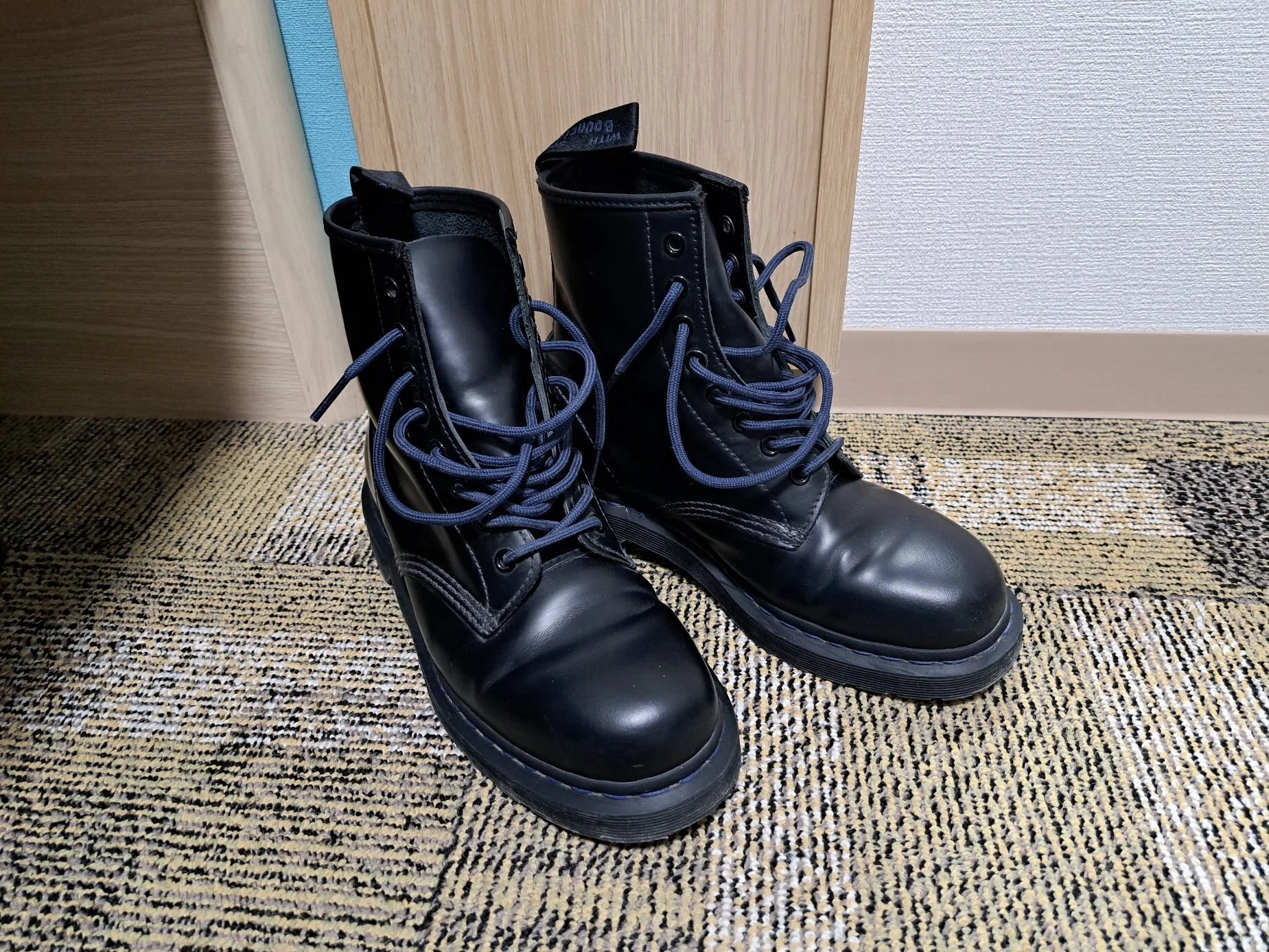 最初は靴擦れと闘うのだ！！のだ？[Dr.Martens]｜France as 晶
