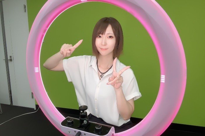 めちゃめちゃ神頼み！？～元レースクイーンの広報課長のカバンの中身～