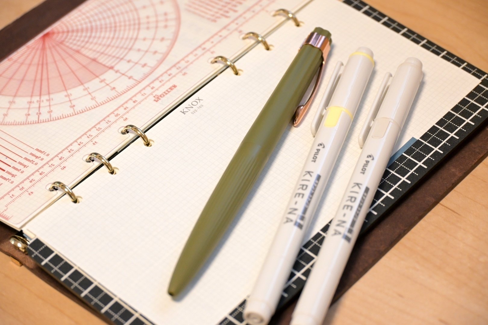 ナローサイズのPLOTTERで愛用中の文房具を紹介✏️｜ロンさんの手帳