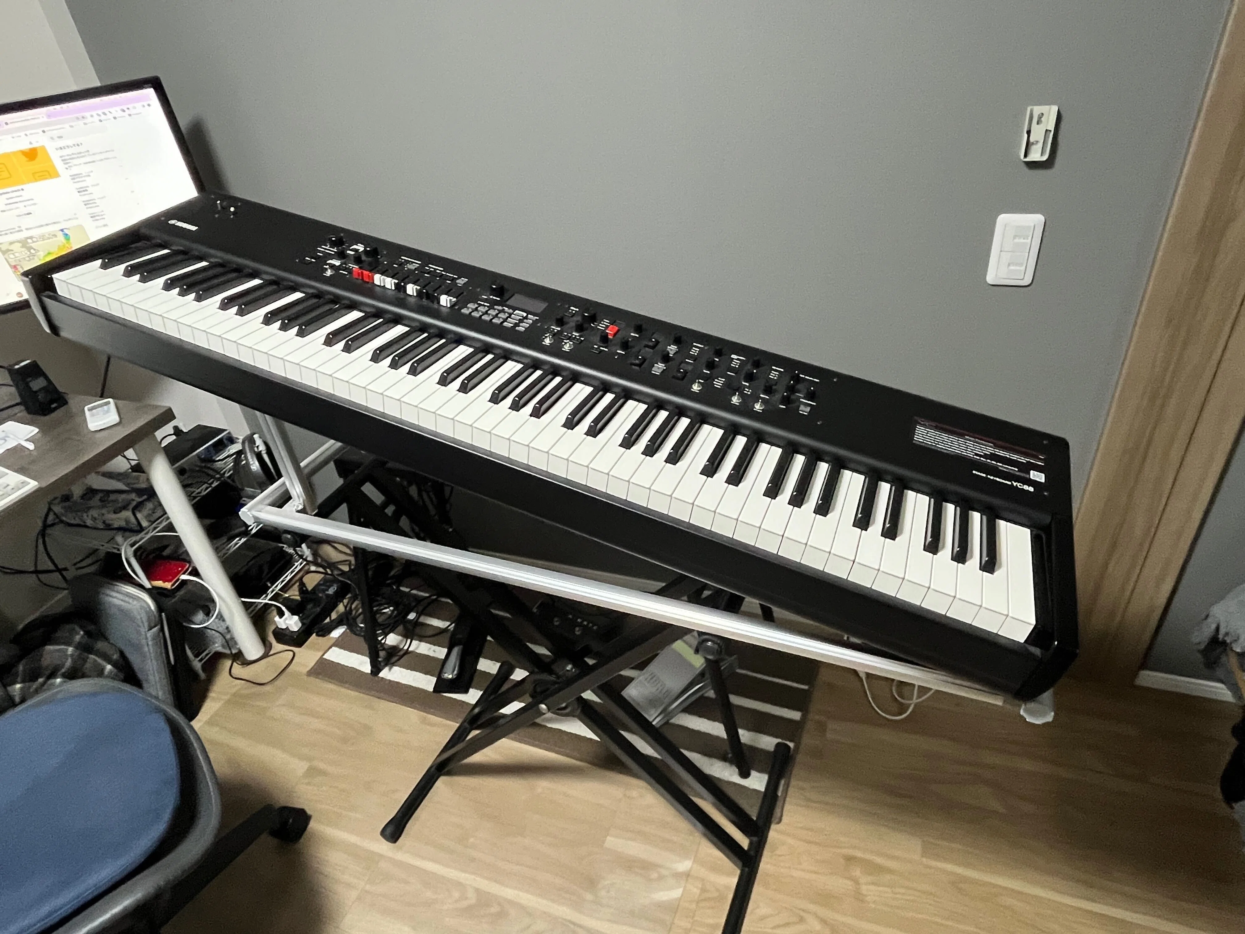 キーボードスタンドを横方向に斜めにするDIY｜whoisema