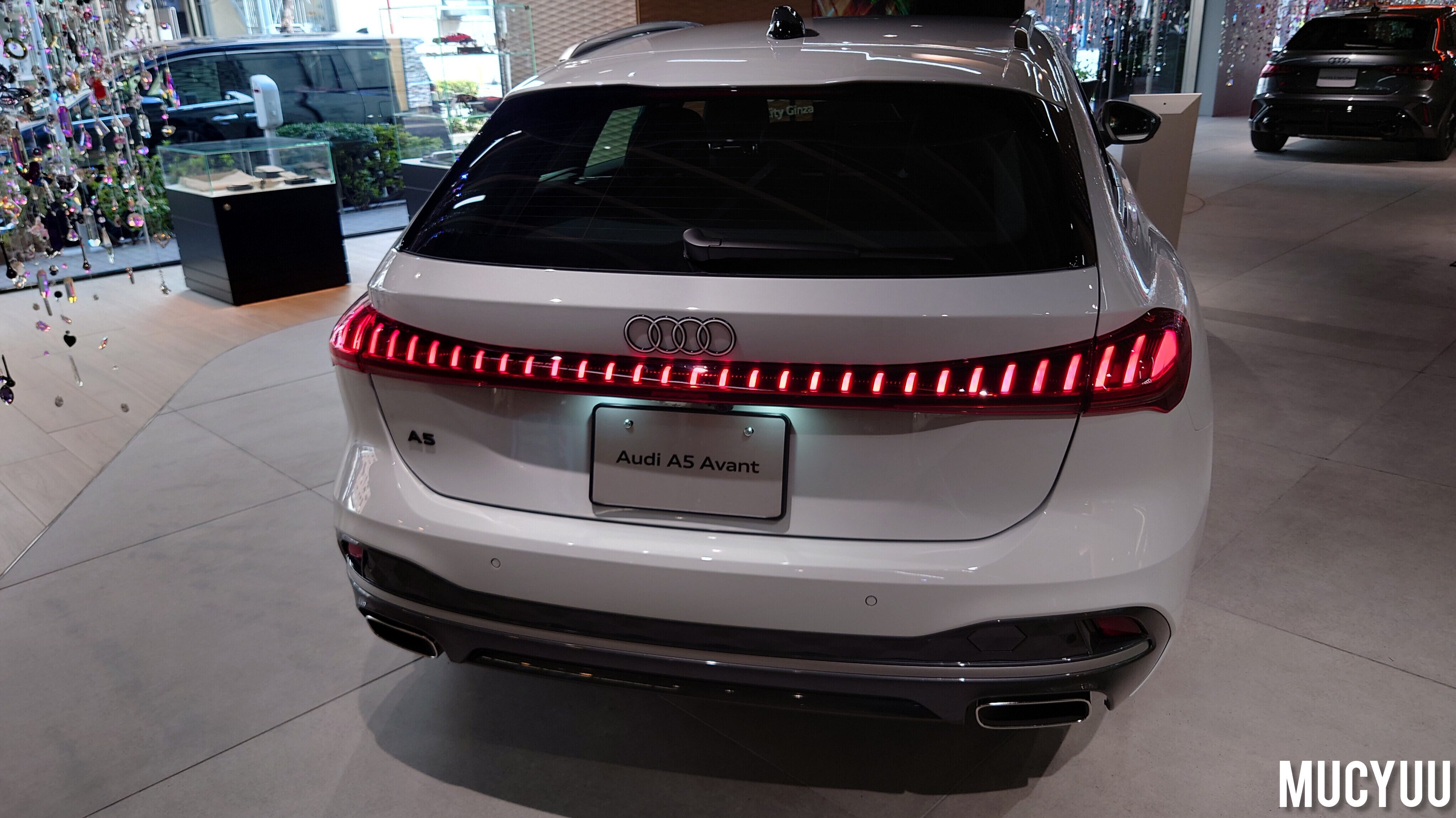 オーダーメイド Audi A5 アバント 左右 5% ビス留めオバフェンのアウディ「A5」の見どころはトランクルーム