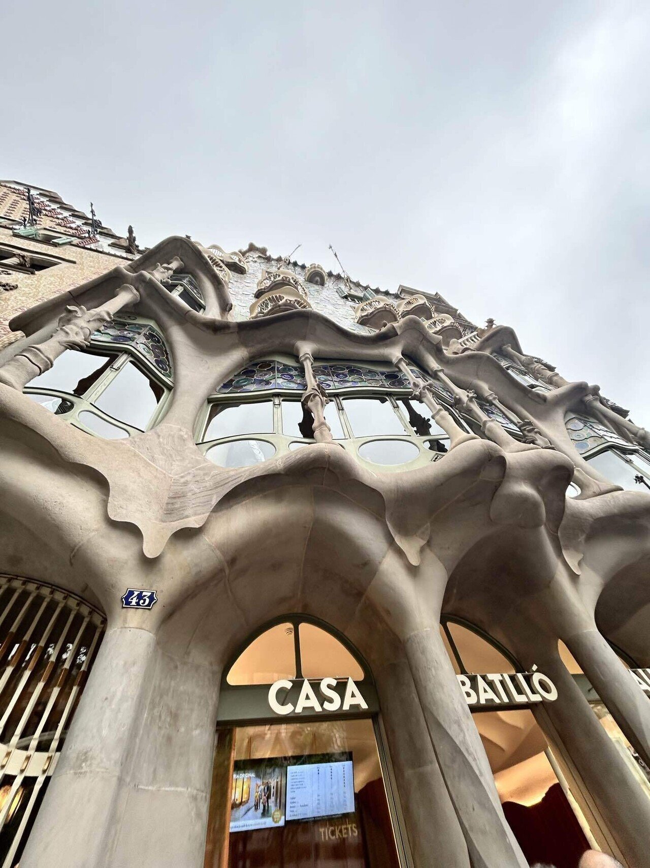 バルセロナDAY3🇪🇸 美しい建築を見すぎて、中華に救われる日がある