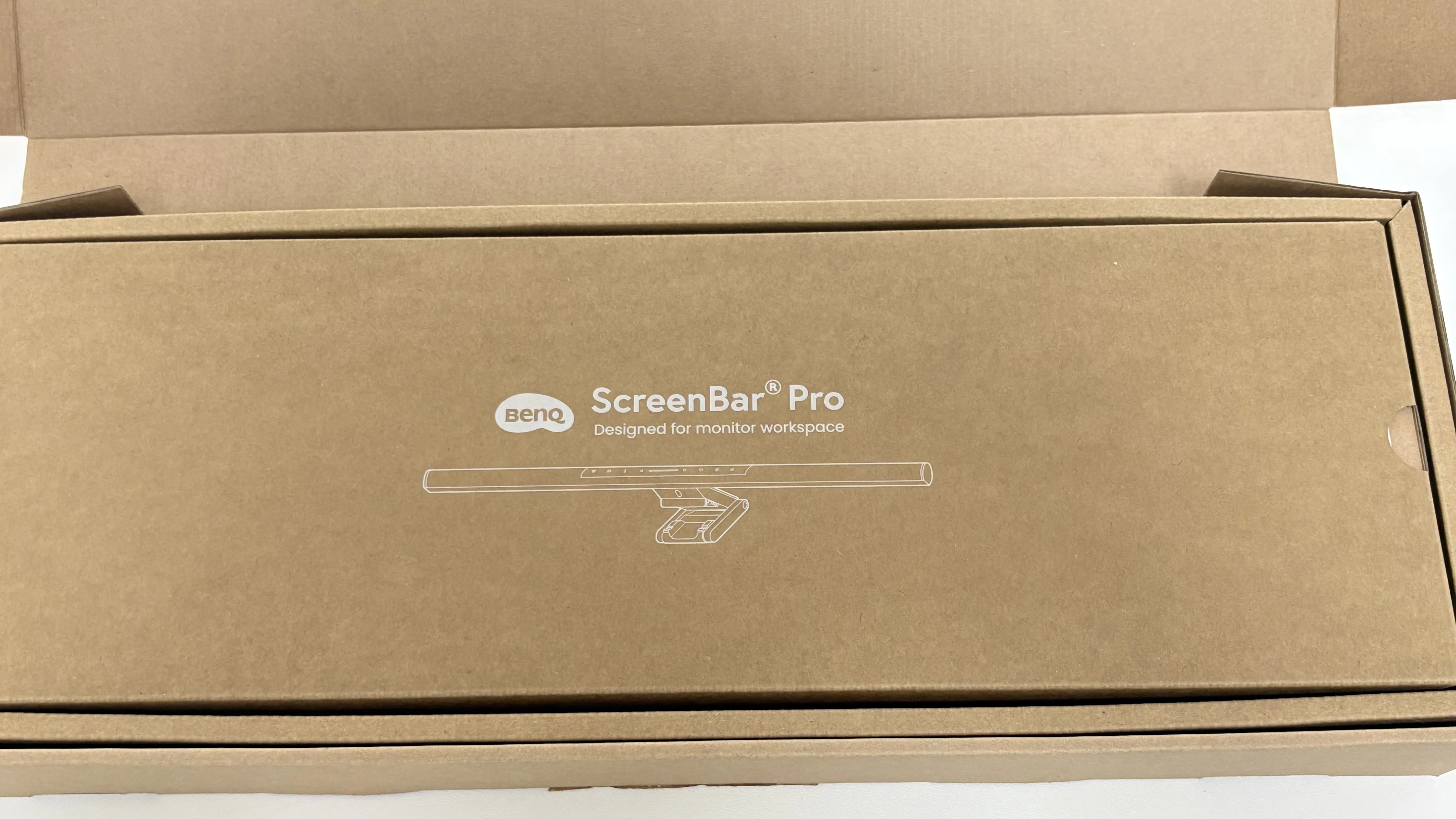 BenQ ScreenBar Pro】モニターライト界の革命児！？｜しろちゃんねる