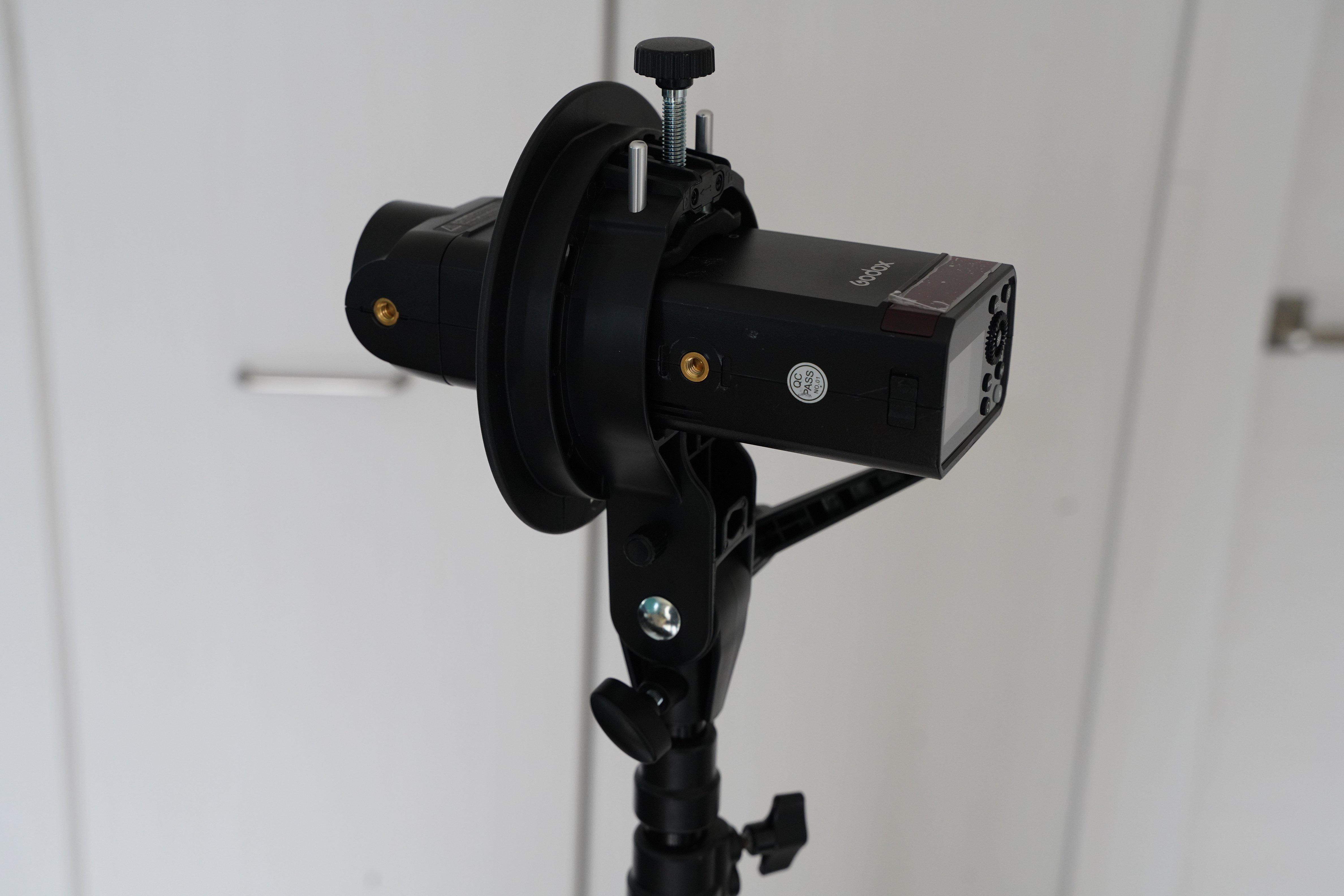 ストロボ スピードライト 人物撮影 コスプレ撮影 CANON NIKON 対応 コスプレ撮影におすすめのストロボ5選【現役カメラマン解説