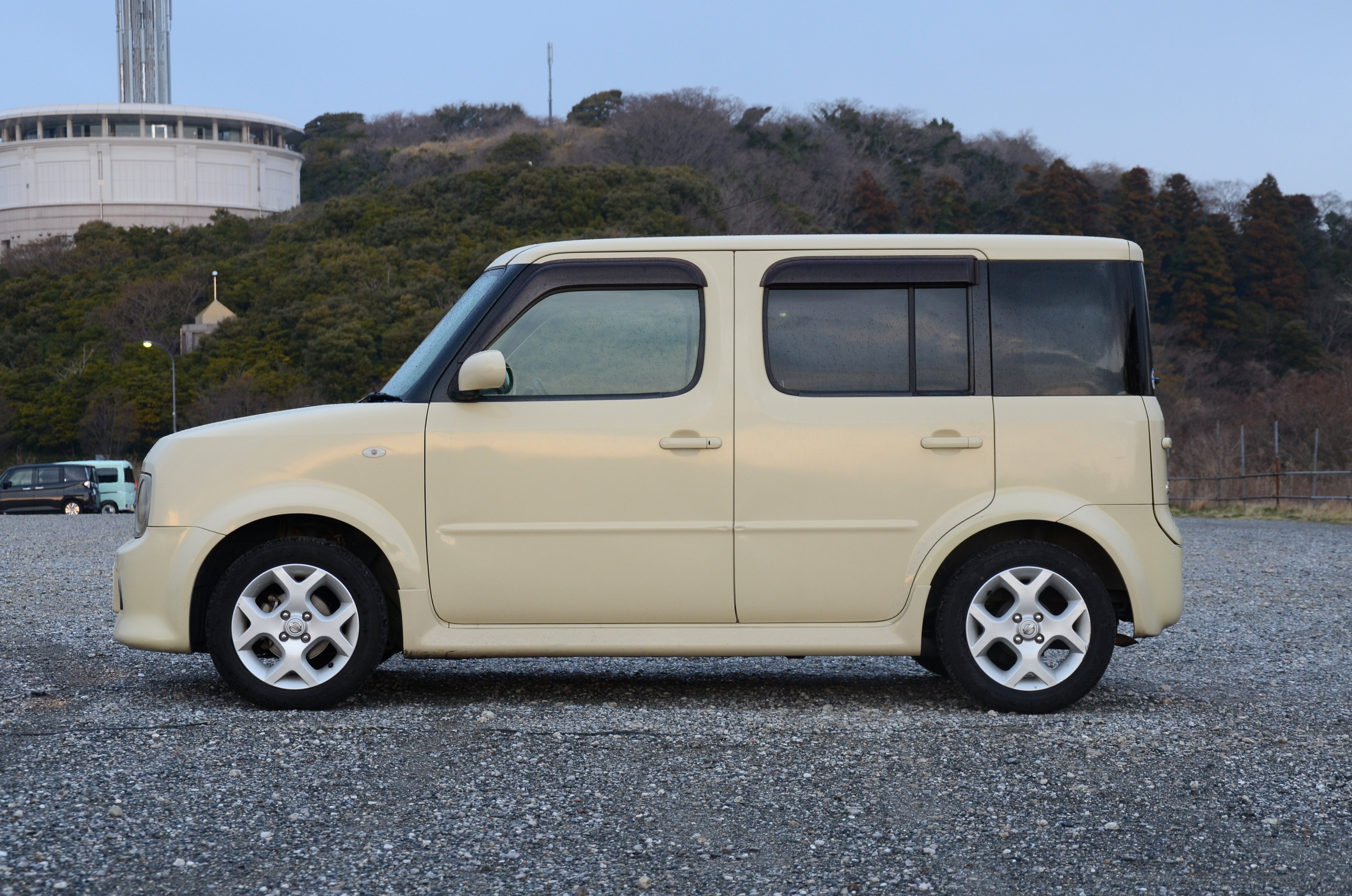 比較的綺麗！ Z11 YZ11 キューブ 右 RH 運転席側 フロントフェンダー 右フェンダー ウィンカー付き 純正 ブラック 黒